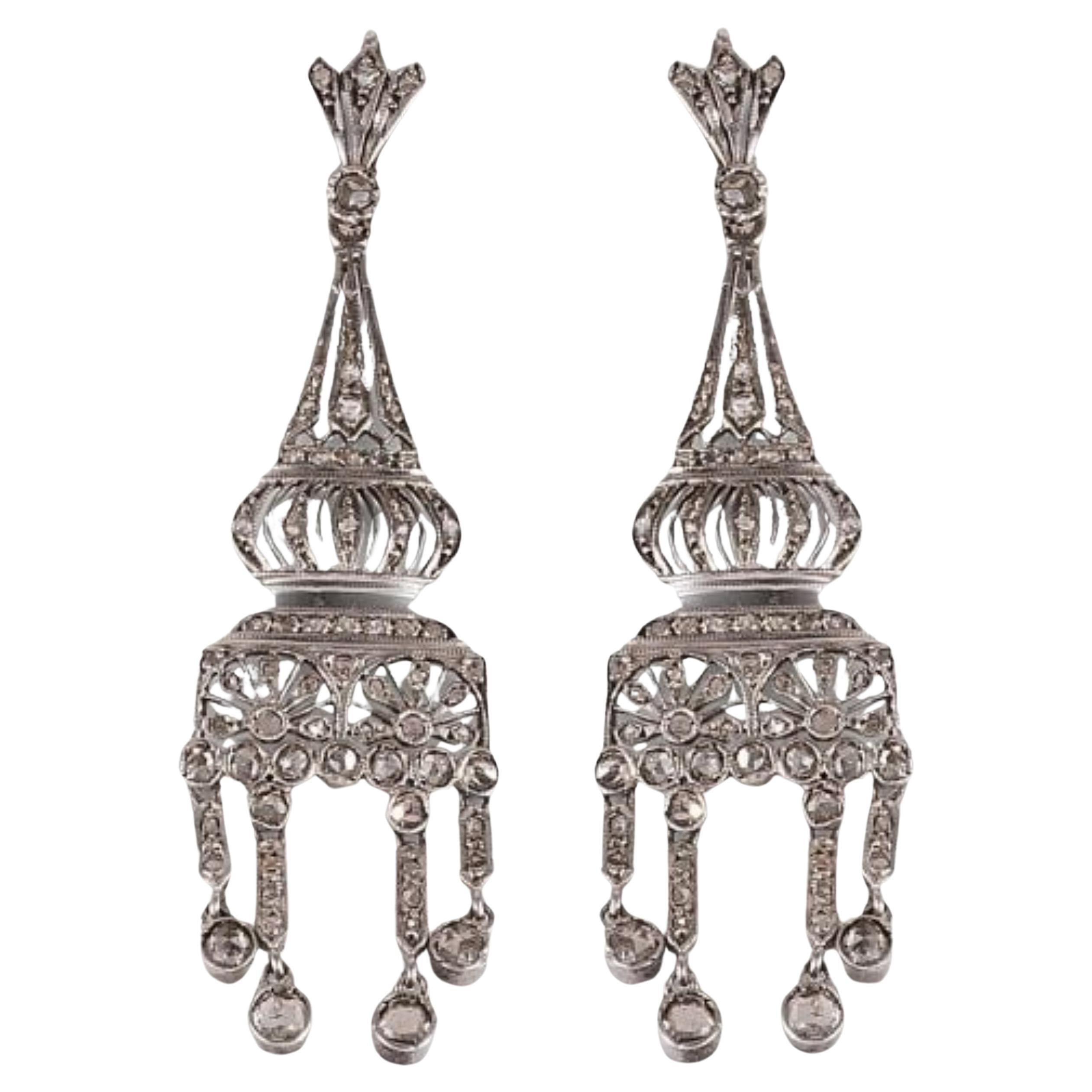 Boucles d'oreilles chandelier anciennes avec diamants taillés en rose, monture en argent, vers 1900 en vente