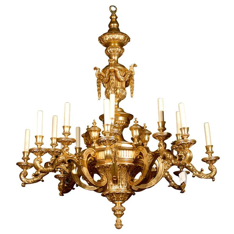 Lustre ancien. Magnifique lustre en bois doré en vente