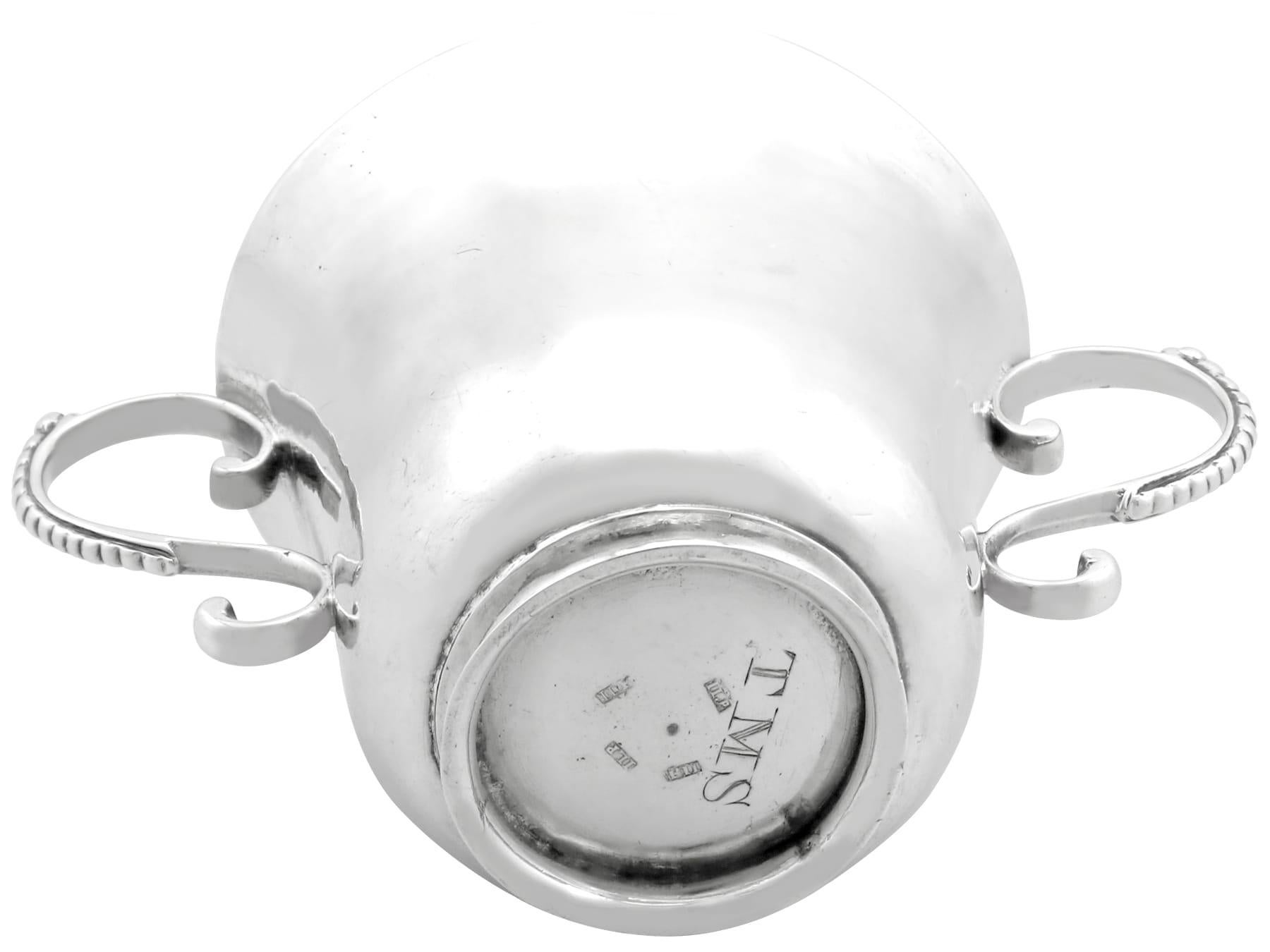 Antiker Silberner Porringer mit Kanalinseln, um 1810 im Angebot 3