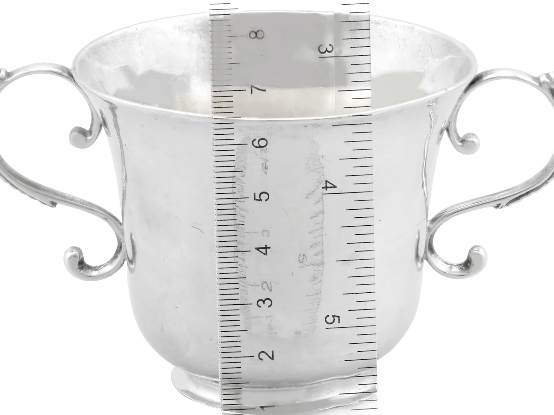 Antiker Silberner Porringer mit Kanalinseln, um 1810 im Angebot 4