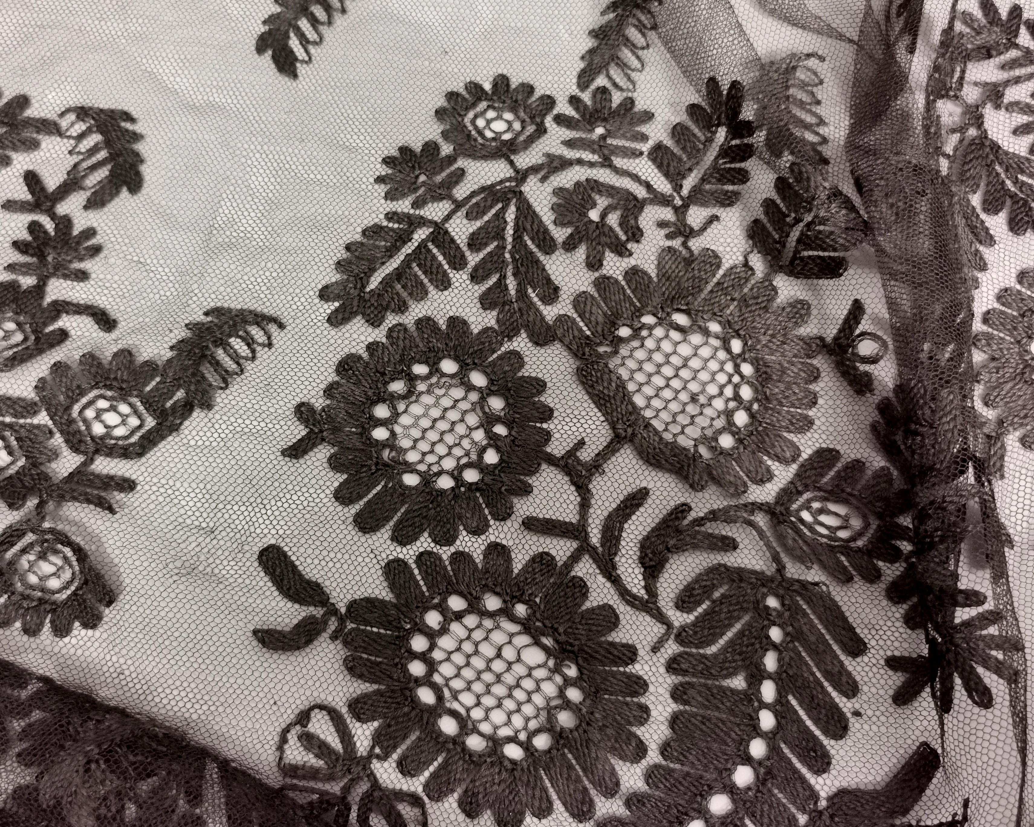 Antique Chantilly lace mourning veil, Victorian In Fair Condition In NEWARK, GB