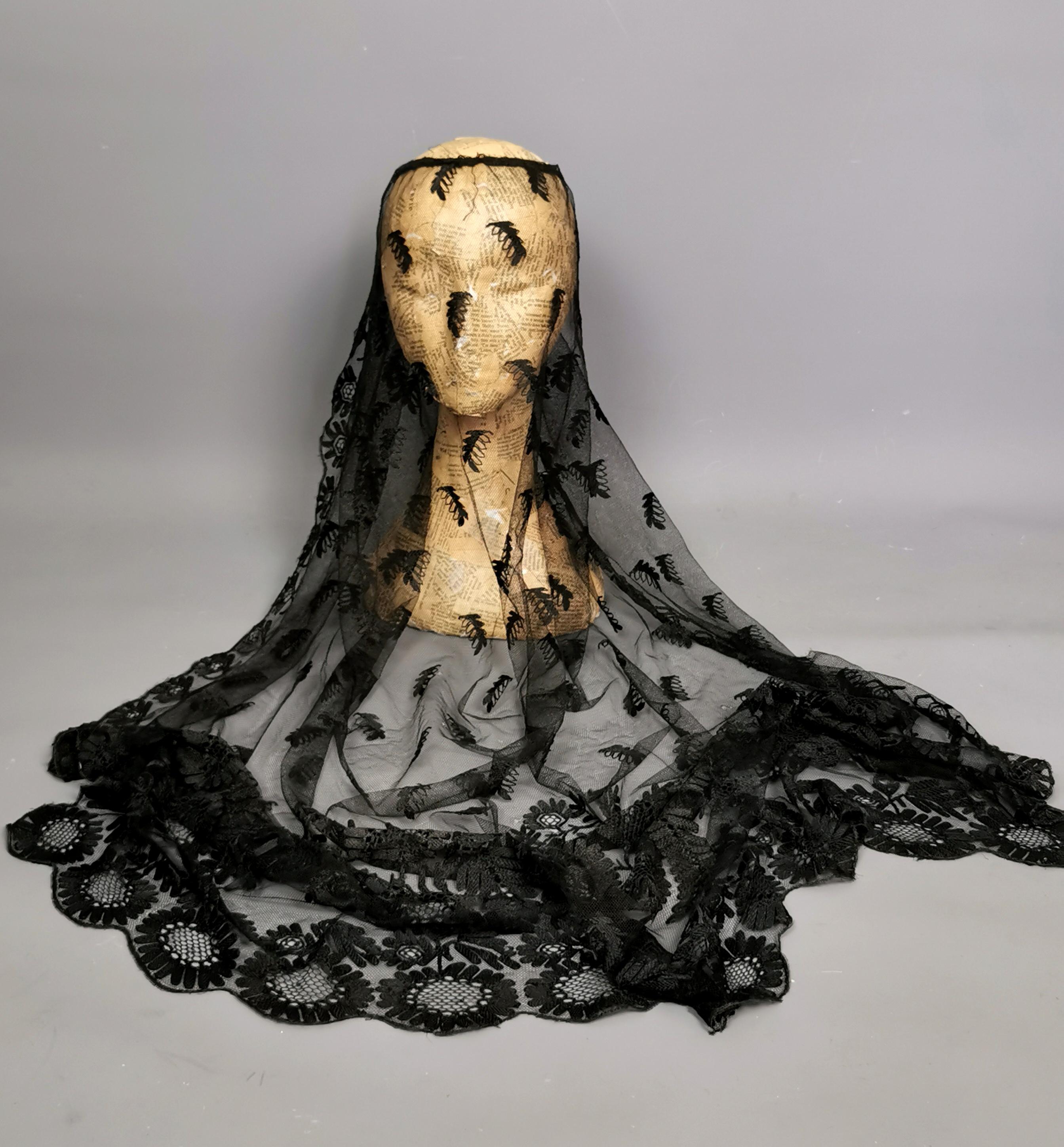 Women's Antique Chantilly lace mourning veil, Victorian