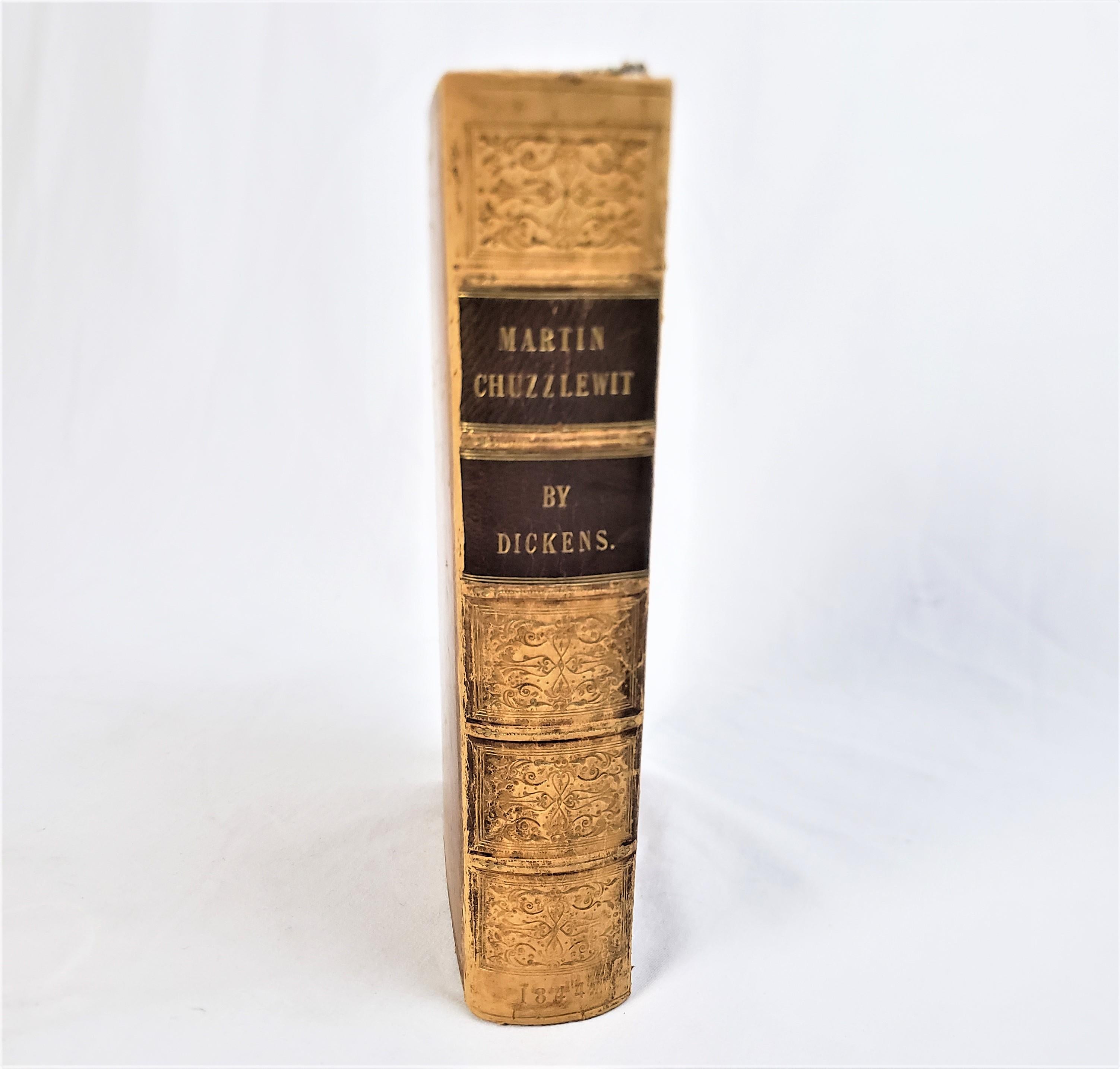 Diese antike 1. Ausgabe Buch mit dem Titel Martin Chuzzlewit wurde von Charles Dickens verfasst und veröffentlicht von Chapman und Hall von England im Jahr 1844 in der Zeit viktorianischen Stil mit 40 ganzseitigen Radierungen von Hablot Knight