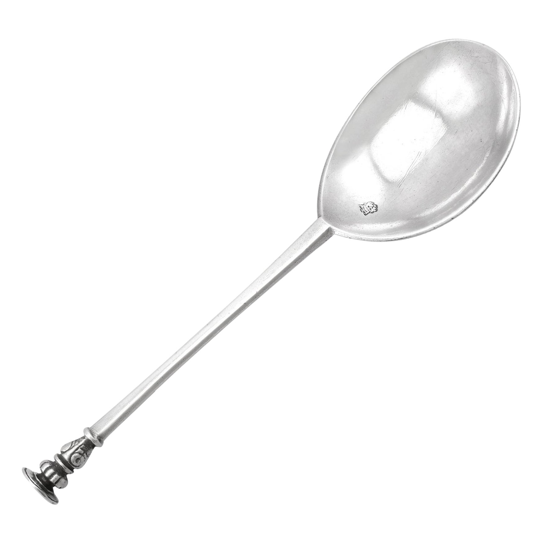 Cuchara antigua de plata de ley de Carlos I con tapa de sello, hacia 1638