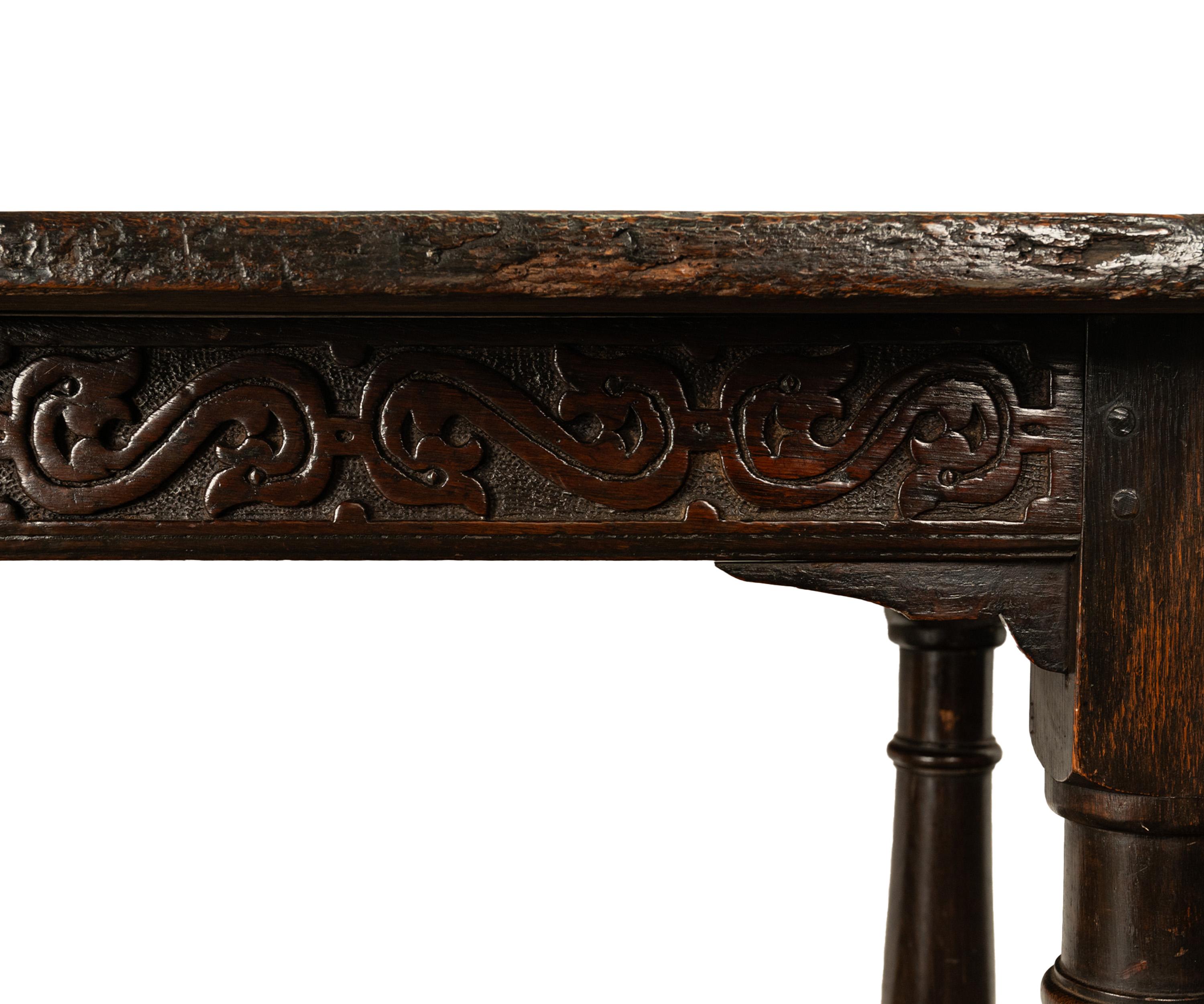 Ancienne table à manger de réfectoire Charles II du 17ème siècle sculptée en chêne de 8 pieds 1680 en vente 8