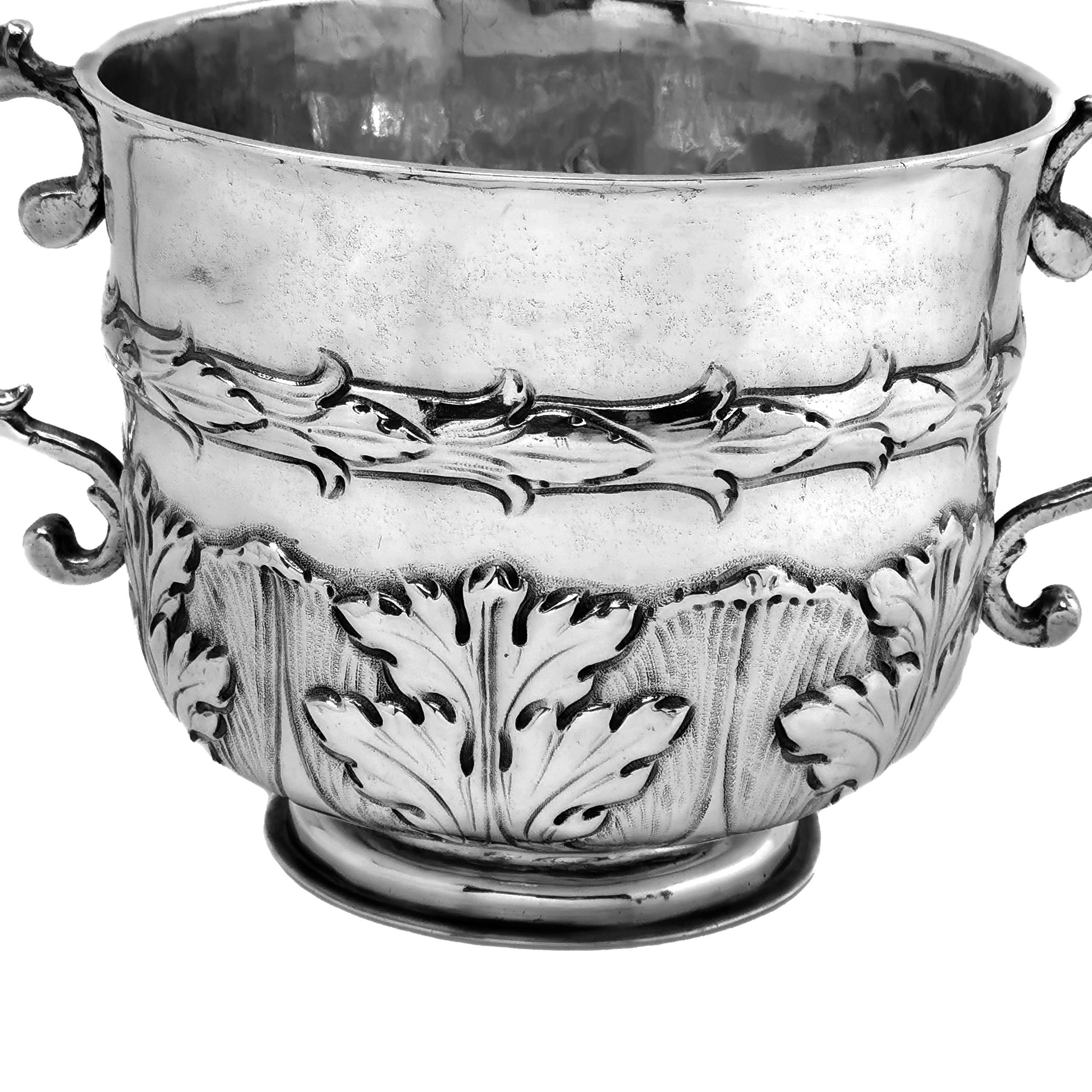Antique Charles II 17th Century Sterling Silver Porringer Cup, 1679 In Good Condition For Sale In London, GB