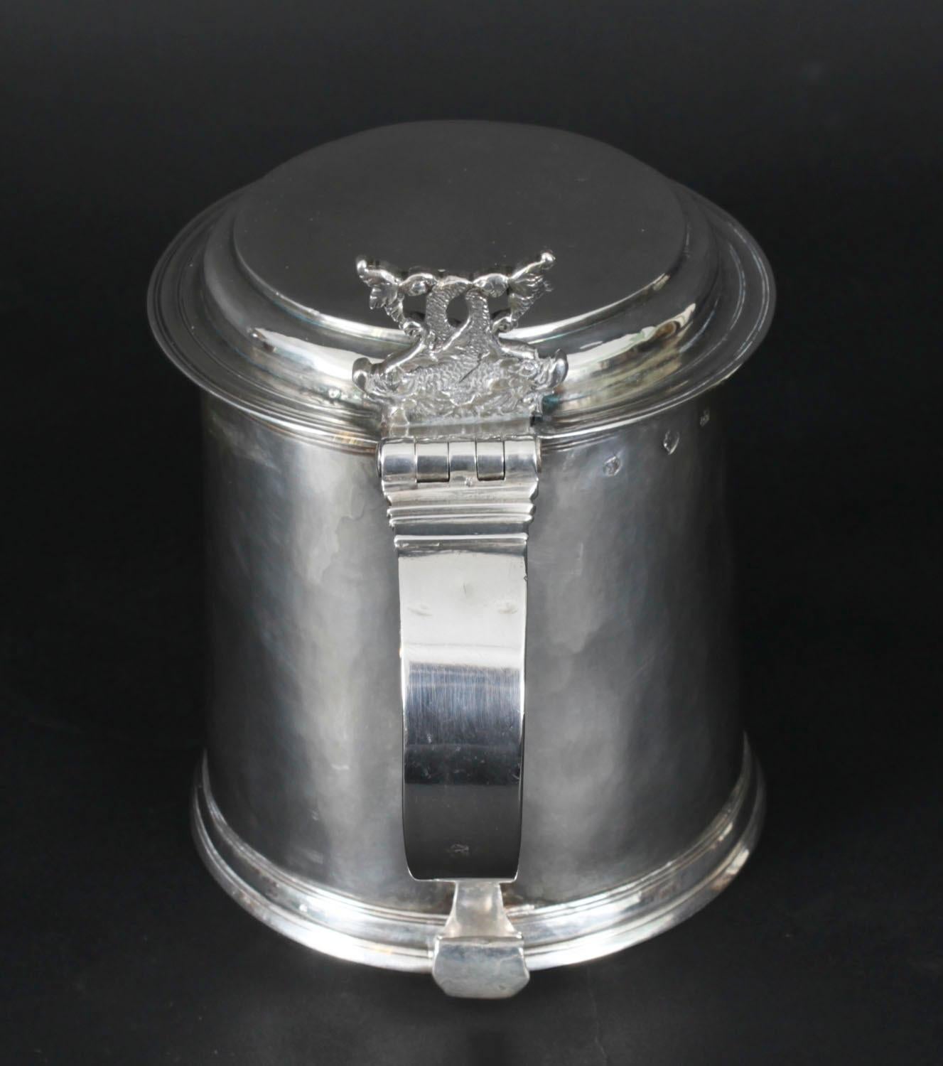 Antiker englischer Tankard aus Sterlingsilber im Stil Karls II. 1680 17. Jahrhundert im Angebot 4