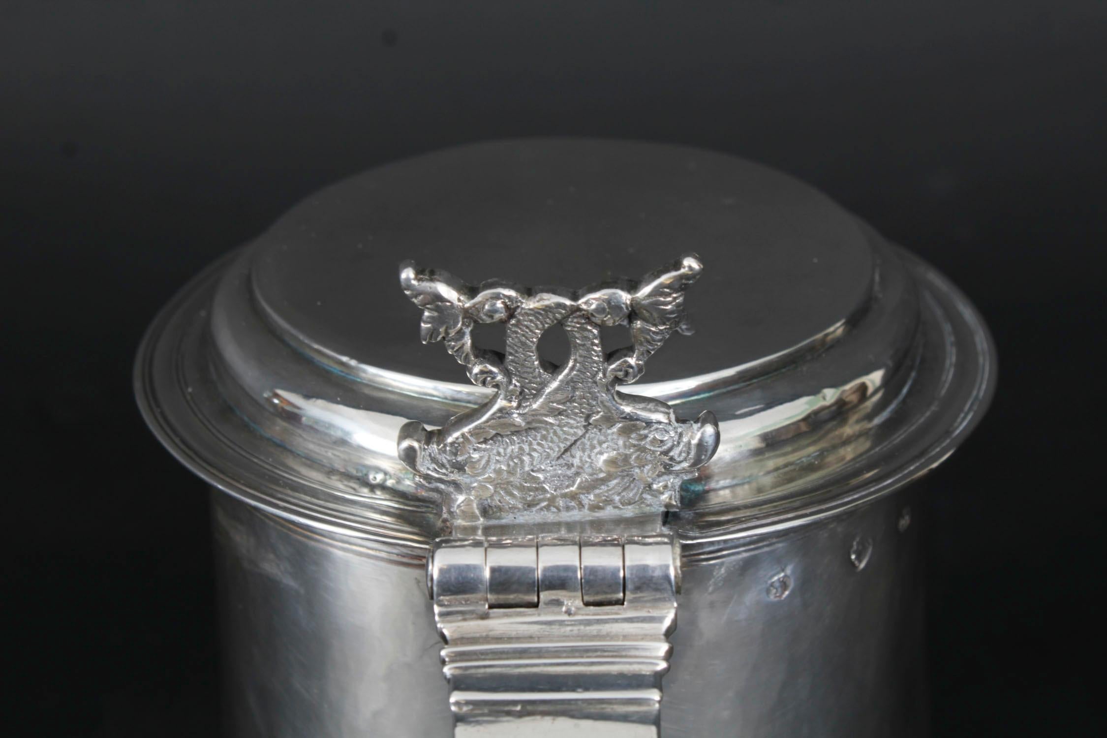 Antiker englischer Tankard aus Sterlingsilber im Stil Karls II. 1680 17. Jahrhundert im Angebot 5