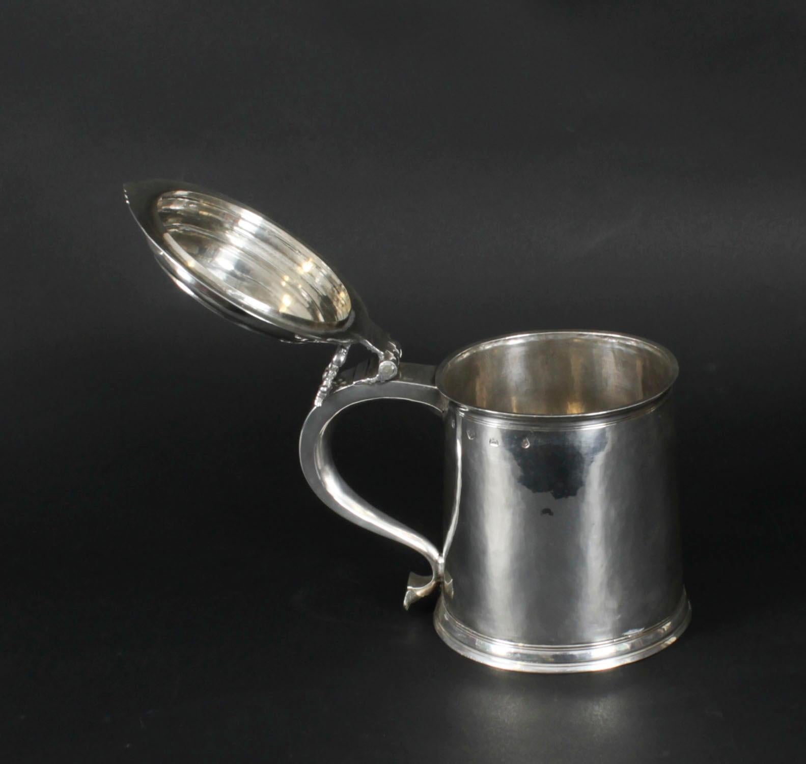 Antiker englischer Tankard aus Sterlingsilber im Stil Karls II. 1680 17. Jahrhundert im Angebot 7