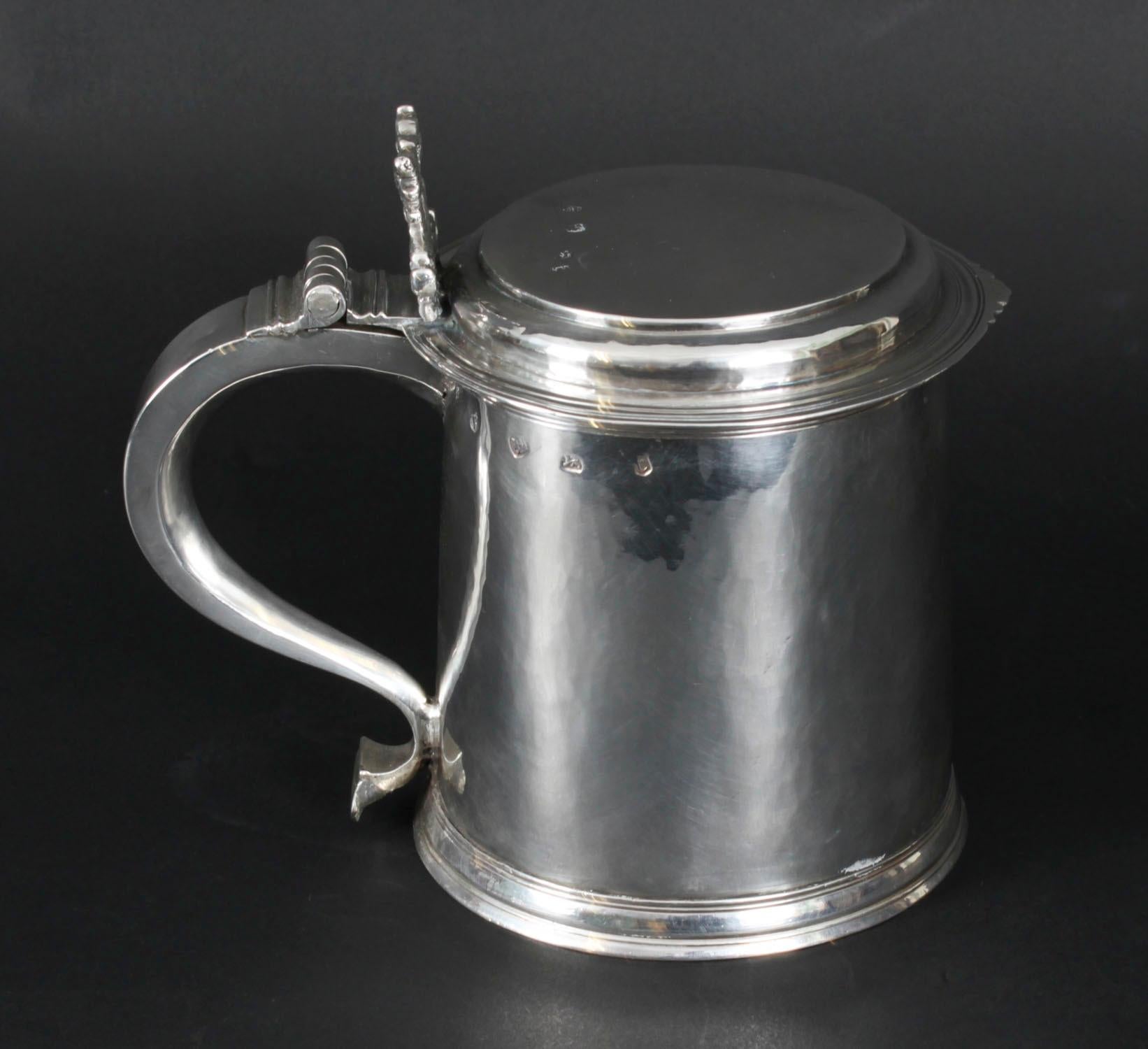 Antiker englischer Tankard aus Sterlingsilber im Stil Karls II. 1680 17. Jahrhundert im Angebot 11