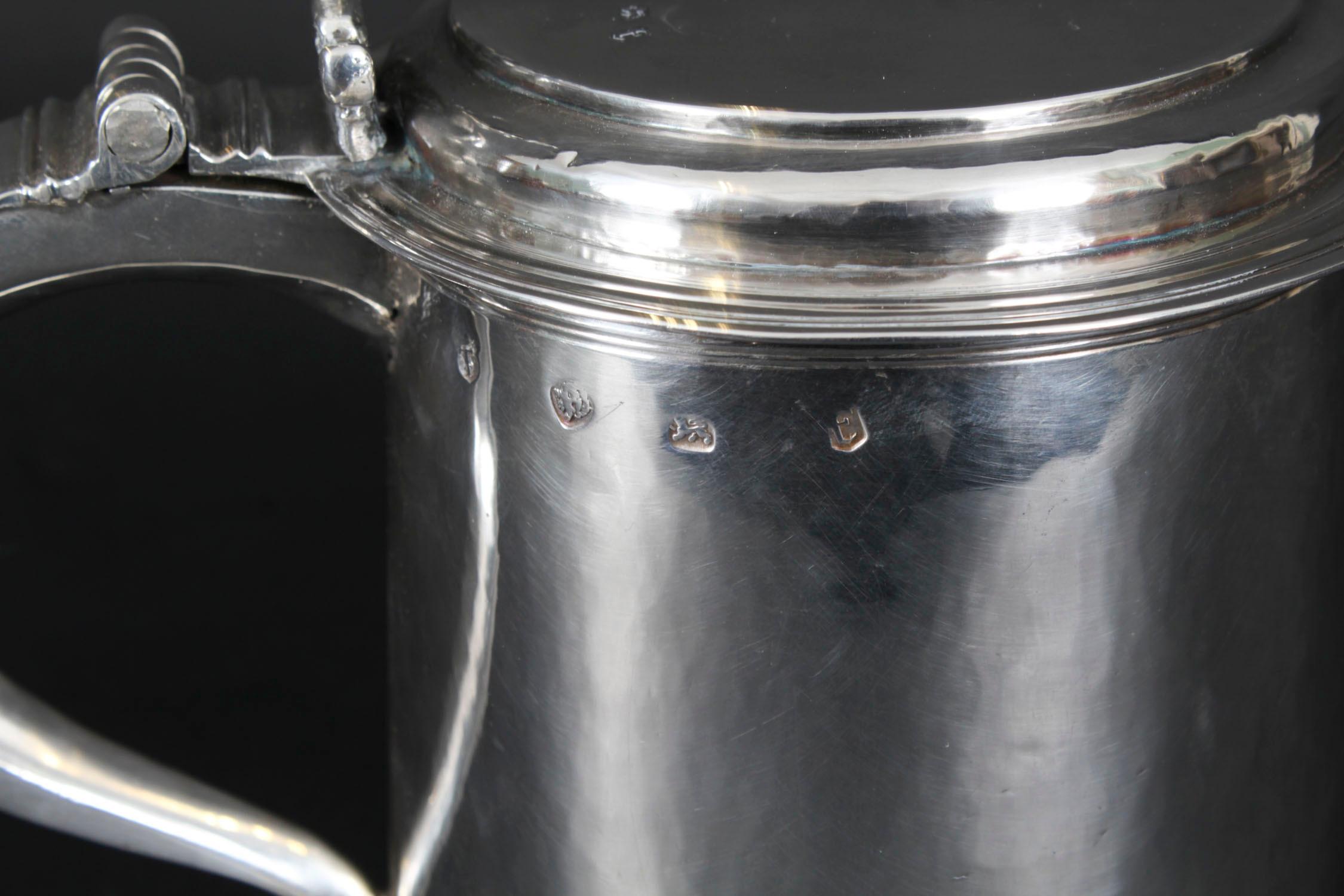 Antiker englischer Tankard aus Sterlingsilber im Stil Karls II. 1680 17. Jahrhundert (Spätes 17. Jahrhundert) im Angebot