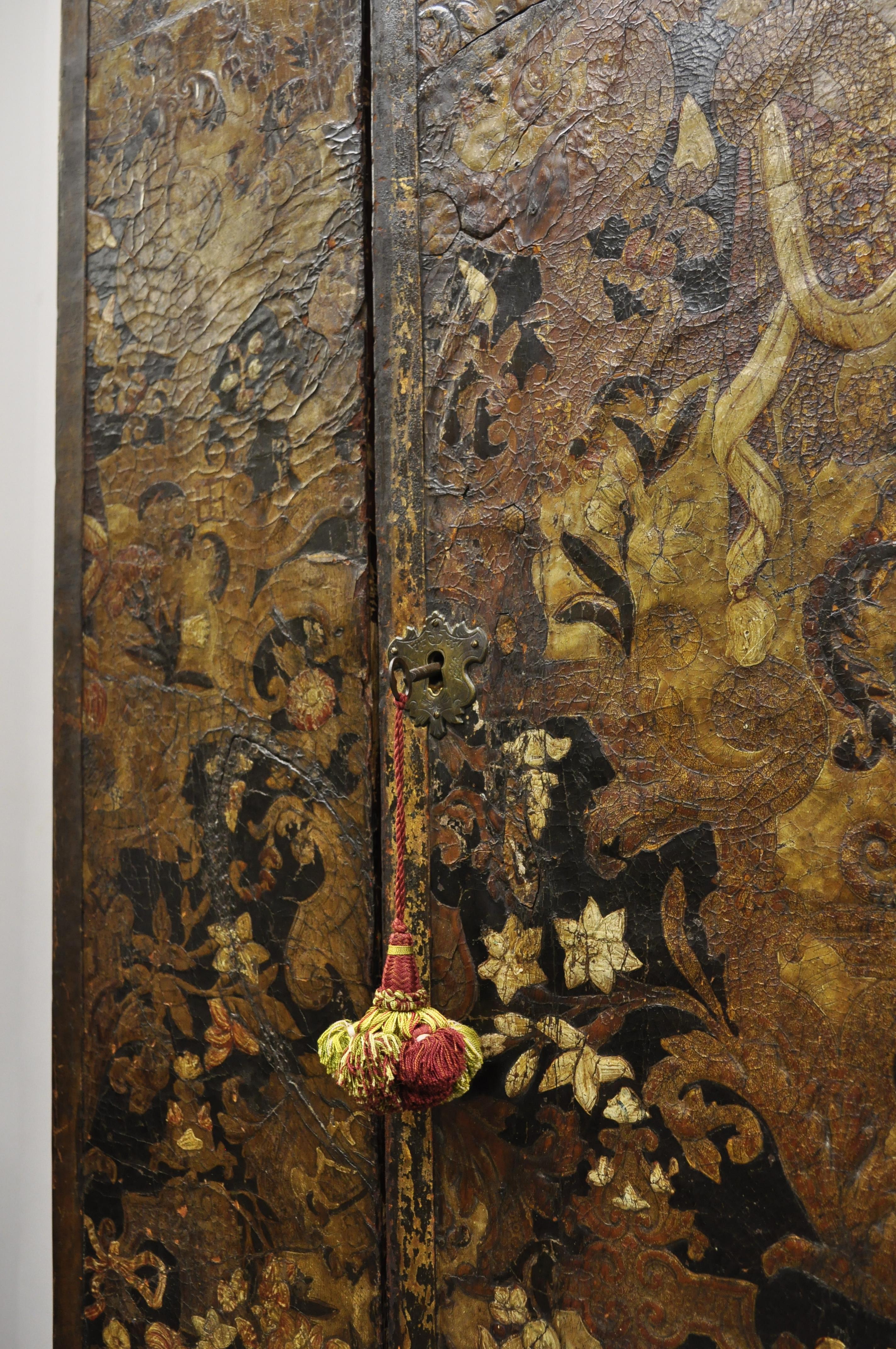 Antiker georgianischer, geschnitzter, lackierter Chinaschrank auf Sockel, Charles II. im Angebot 6