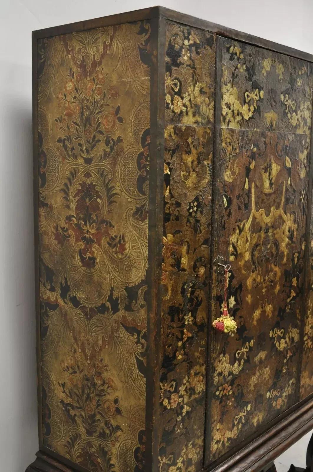 XIX secolo Antico Charles II Georgiano, mobile in lacca scolpita con scaglie di giapano, su base in vendita