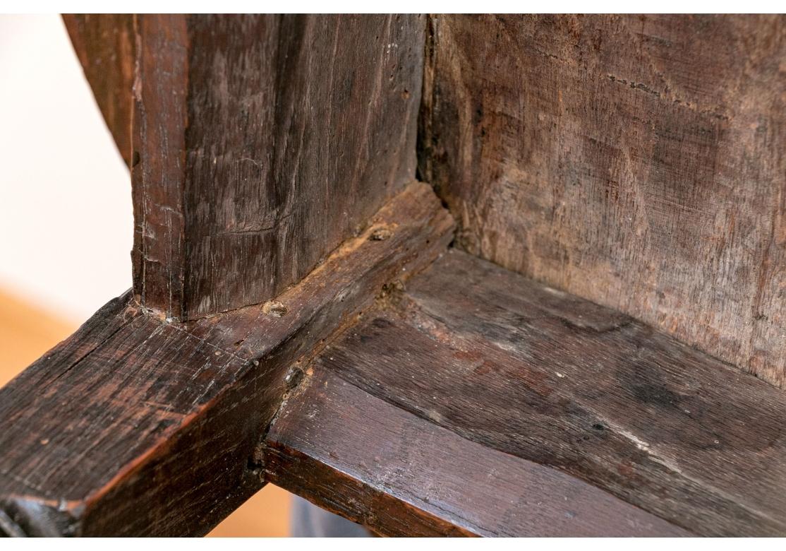 Ancienne table de taverne ovale Charles II avec pieds tournés en vente 6