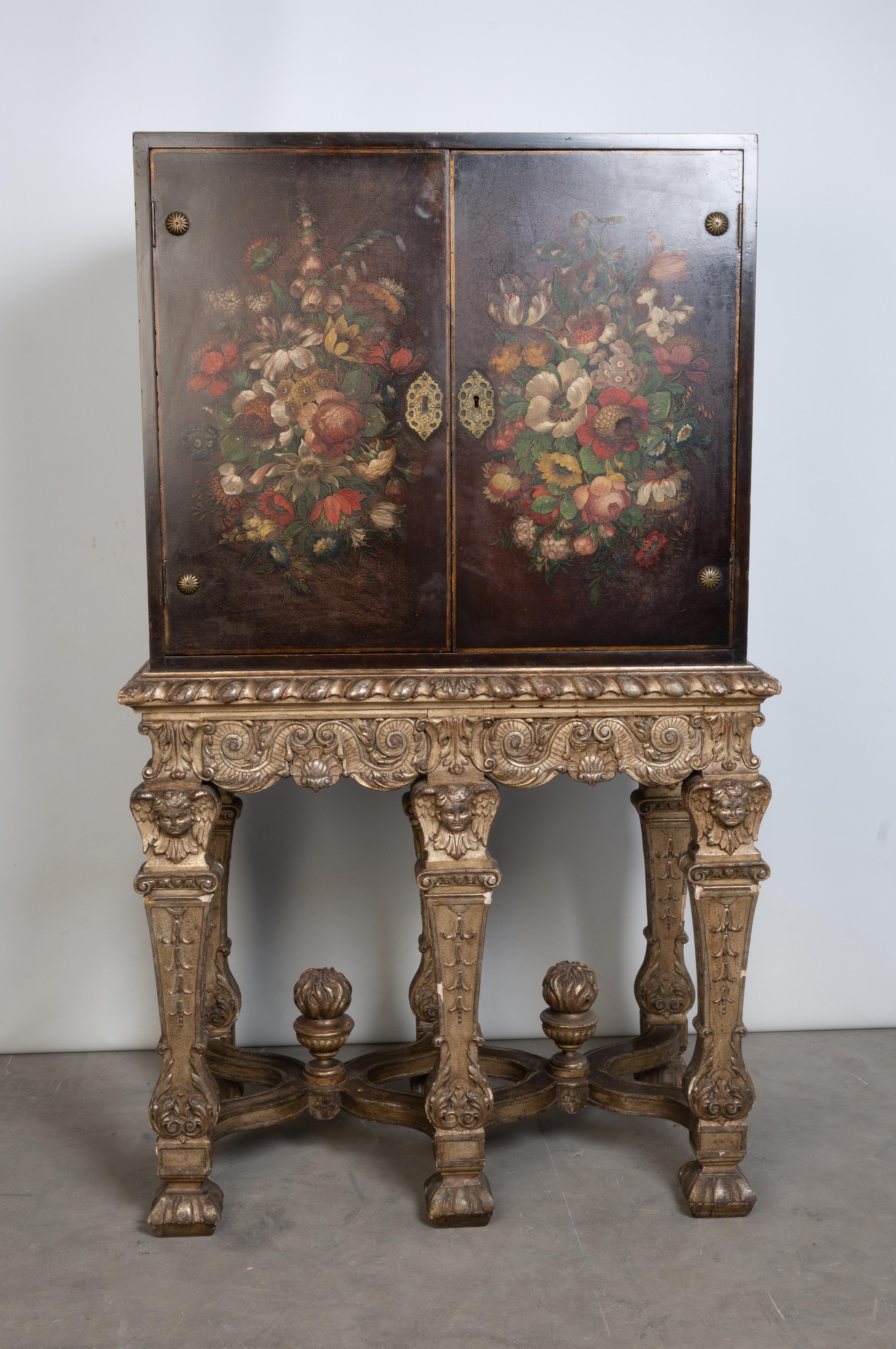 Antico mobile Charles II Revival laccato in policromia su supporto C.C. 1920 in vendita 4