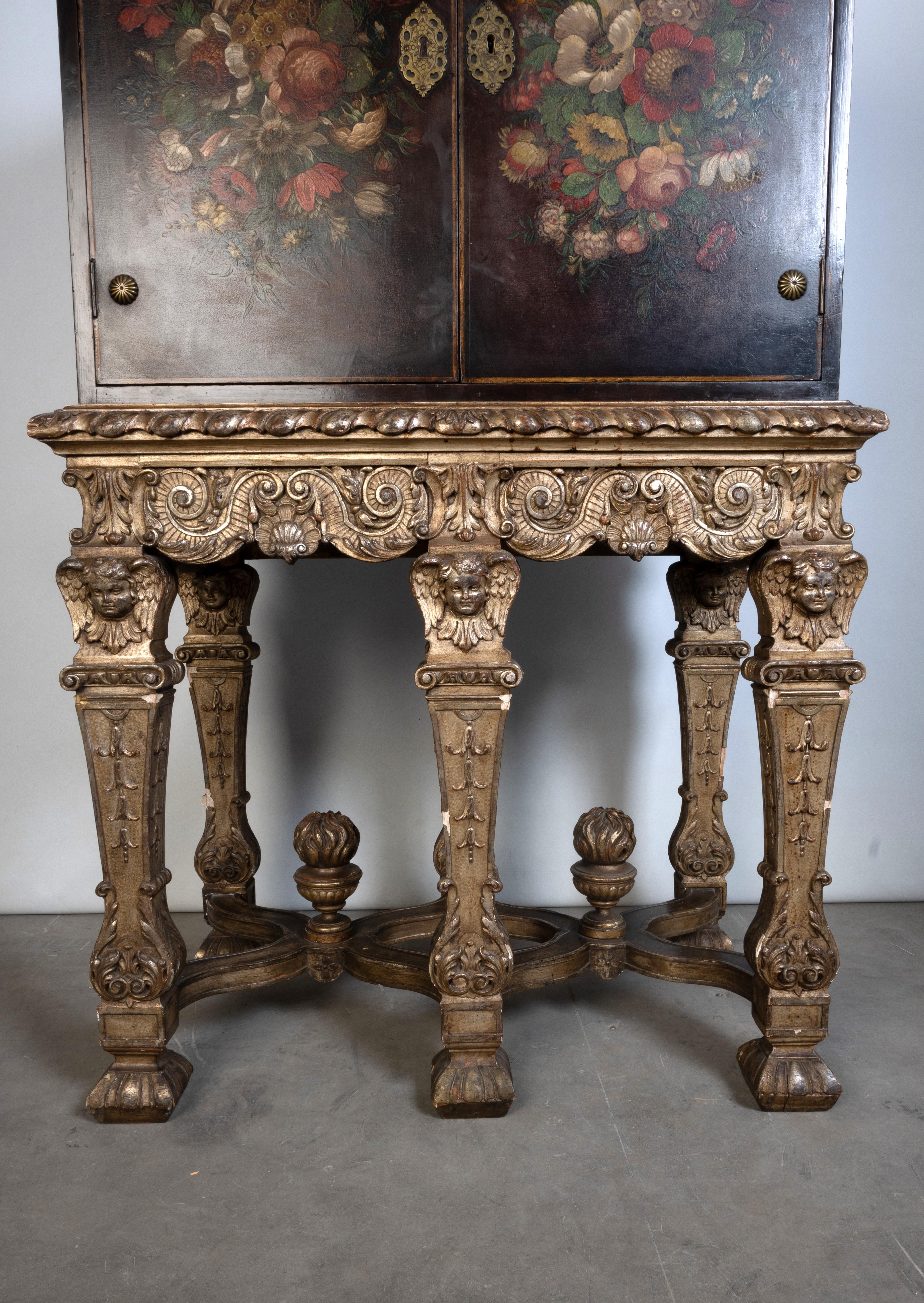 Inglese Antico mobile Charles II Revival laccato in policromia su supporto C.C. 1920 in vendita