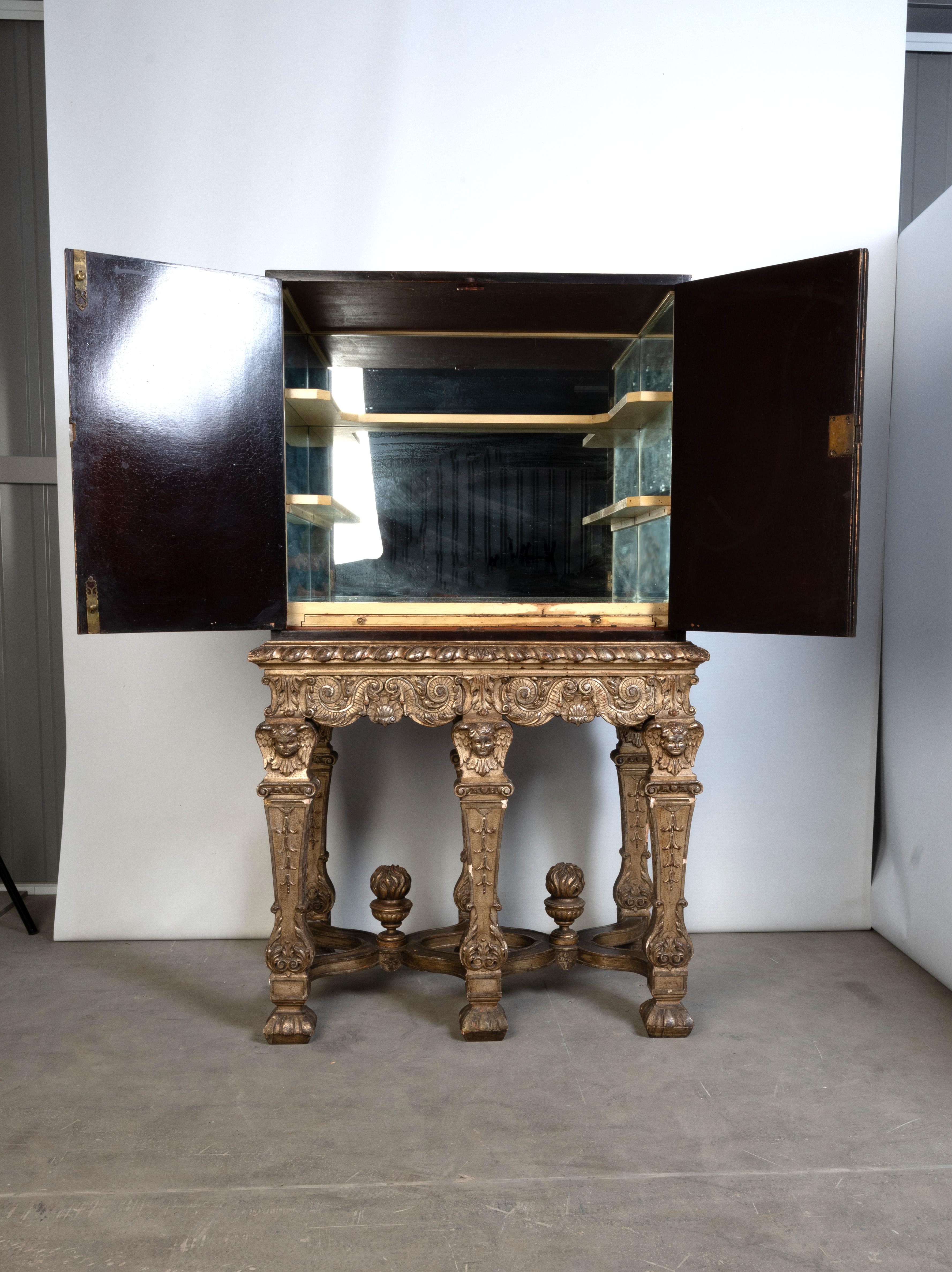 Antico mobile Charles II Revival laccato in policromia su supporto C.C. 1920 in vendita 2