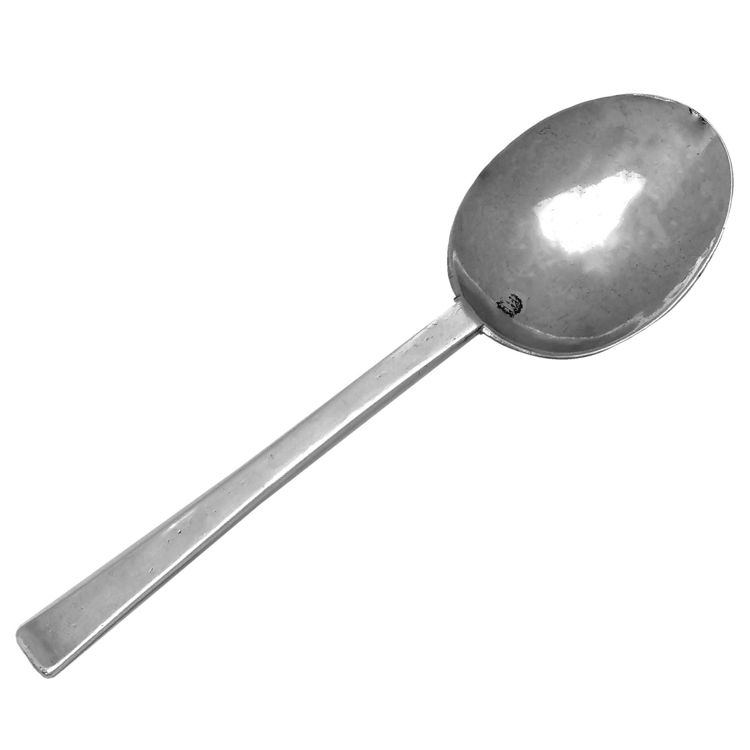 An excellent traditional Charles II Solid Silver Spoon in the simple, elegant puritan style. The Spoon has the initials SG engraved on the back of the handle.

Made in London, England in 1669 by Stephan Venables.

Approx. Weight - 52g
Approx. Length