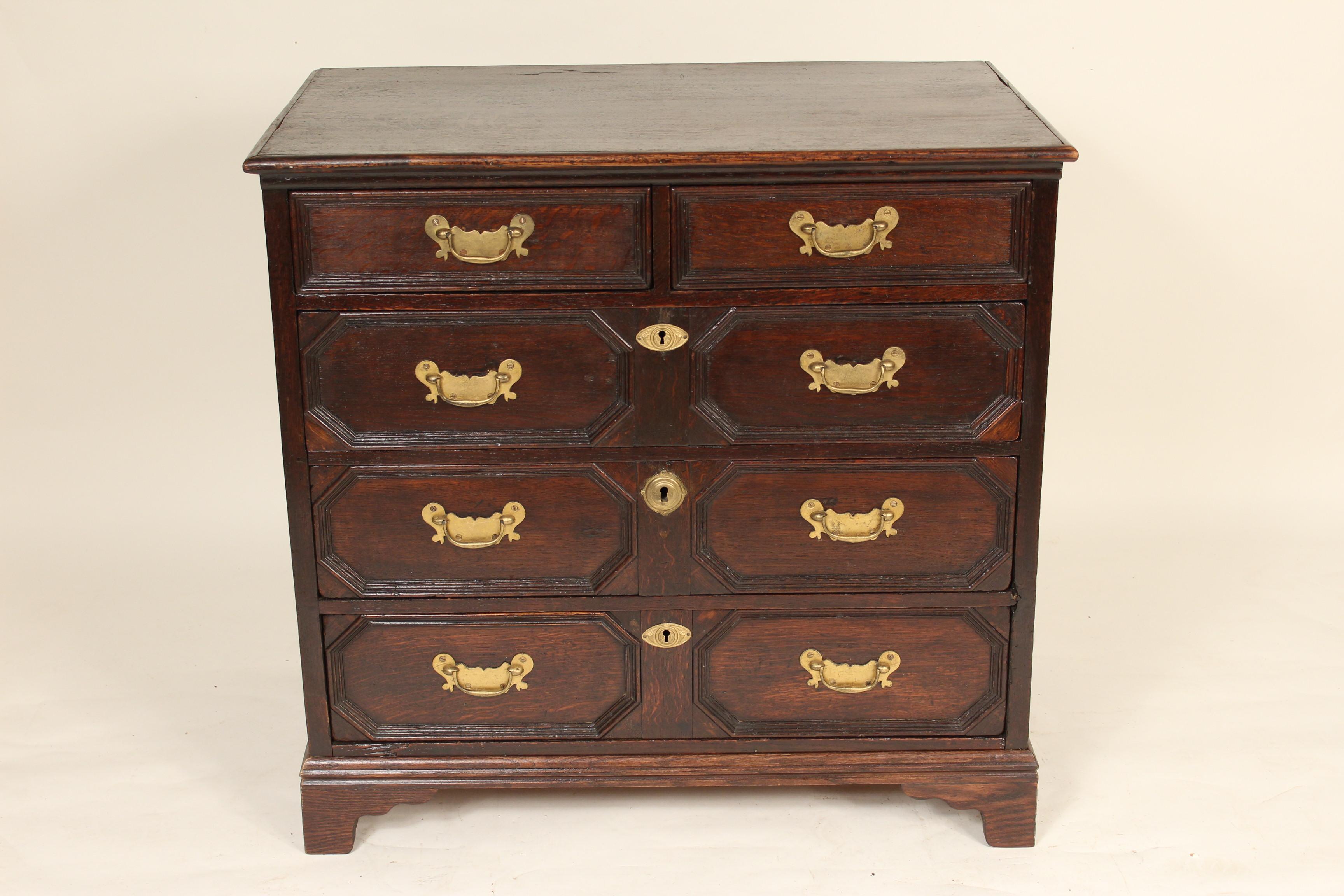 Antique Charles II style oak chest of drawers, 19th century. The base molding and feet are 21st century.