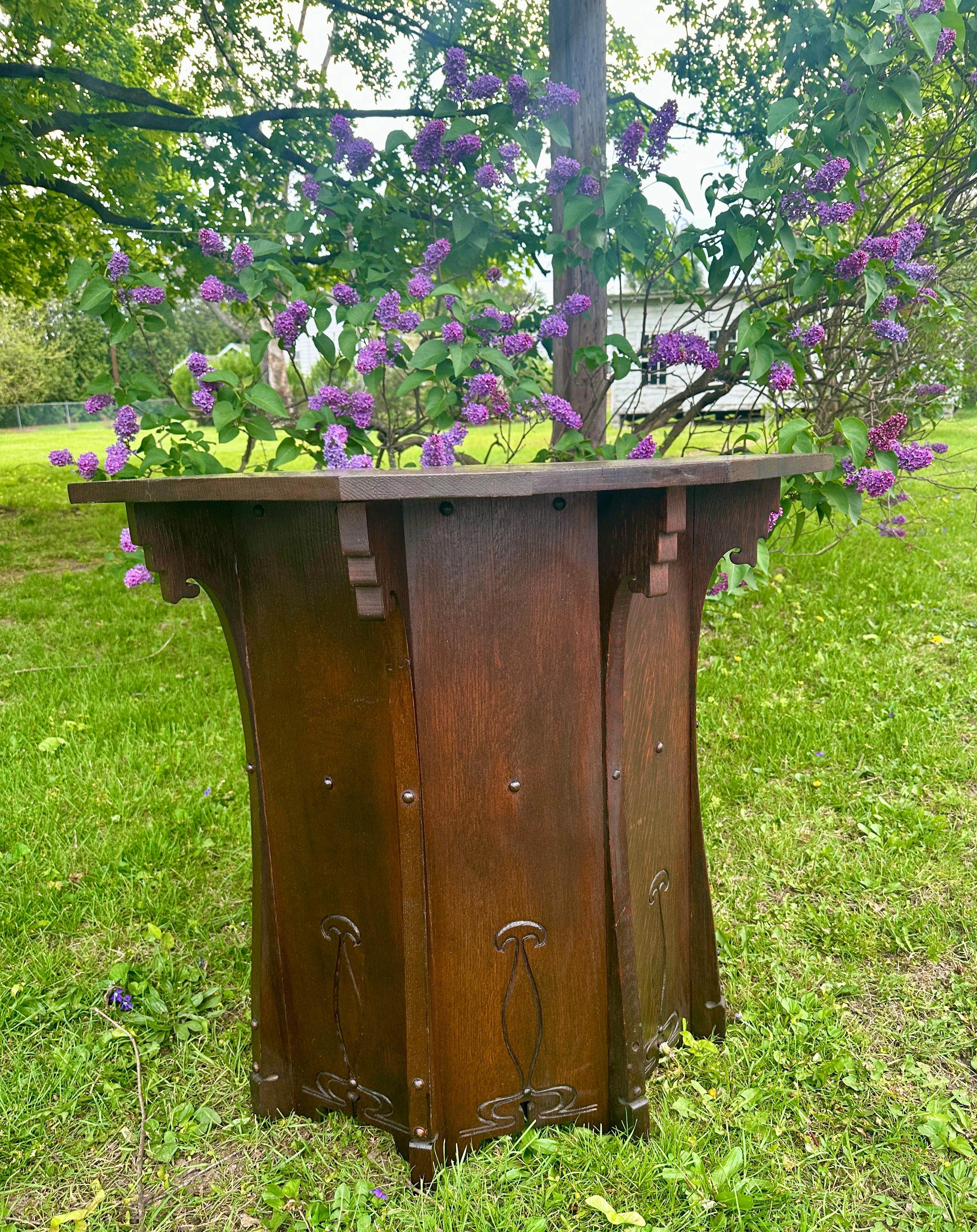 Antique Charles ROHLFS Center Table -  Stickley era  W7684      MUST  SELL In Good Condition For Sale In Shamokin Dam, PA