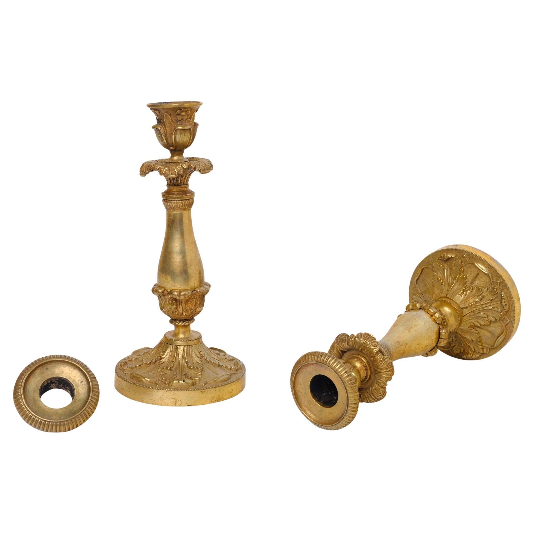 Coppia di eleganti  Candelieri in bronzo dorato, epoca Charles X: possono essere posizionati ovunque (anche con un fiore al posto della candela). Indispensabile per una tavola elegante e meno ingombrante dei grandi candelabri.


rif. nr. O/7407.
