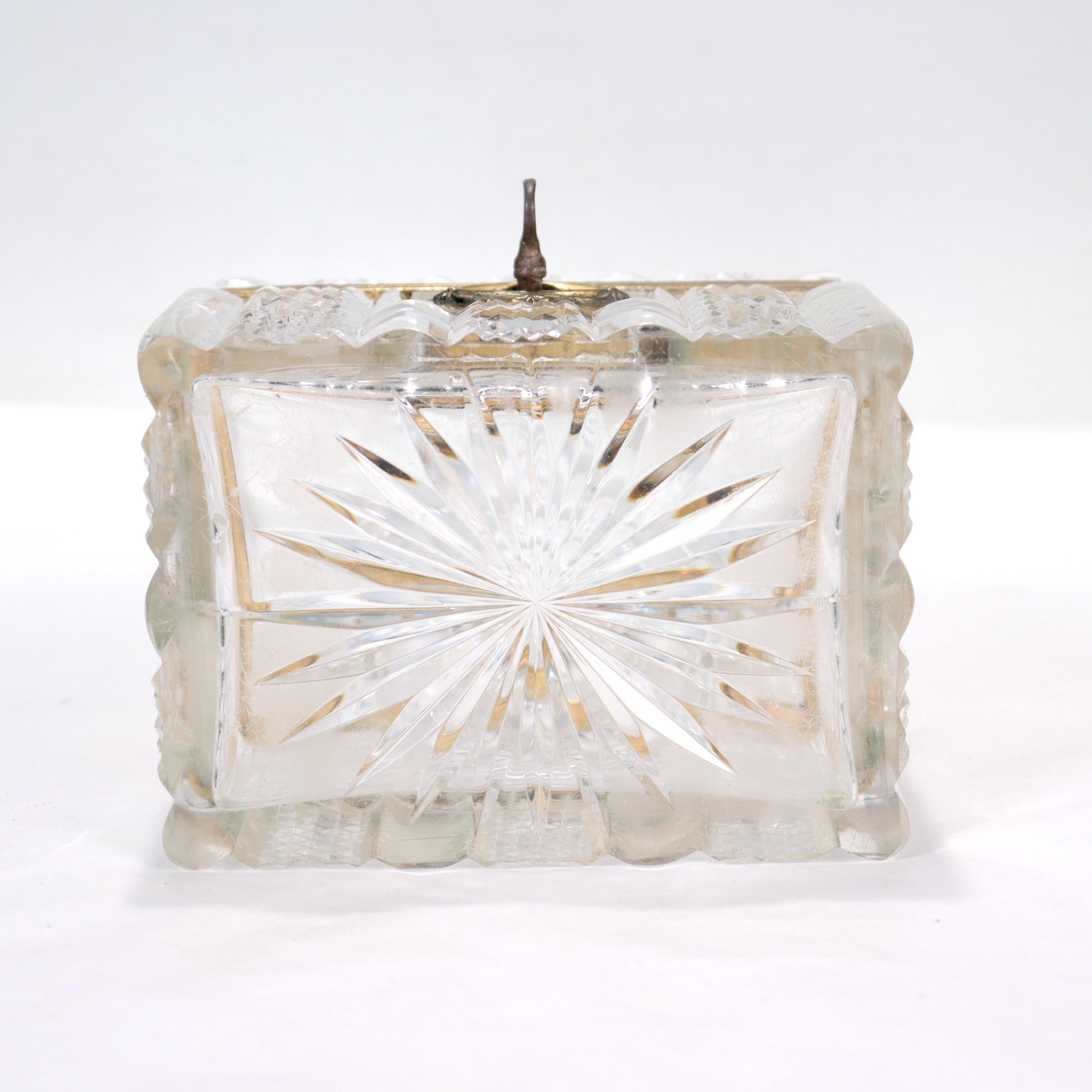 Ancien coffret en verre taillé français Charles X en vente 3
