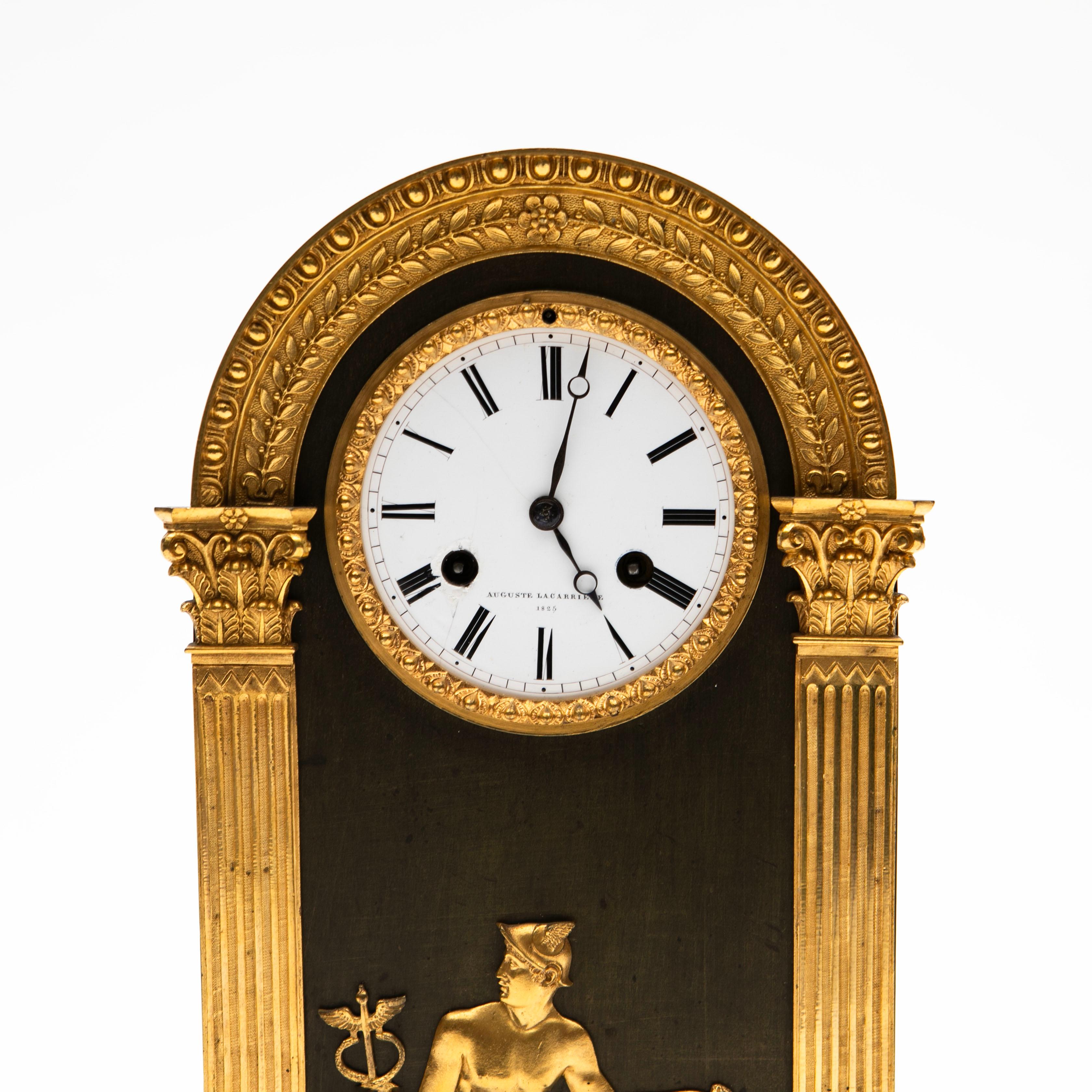 Ancienne horloge française Charles X en bronze patiné et bronze doré Bon état à Kastrup, DK