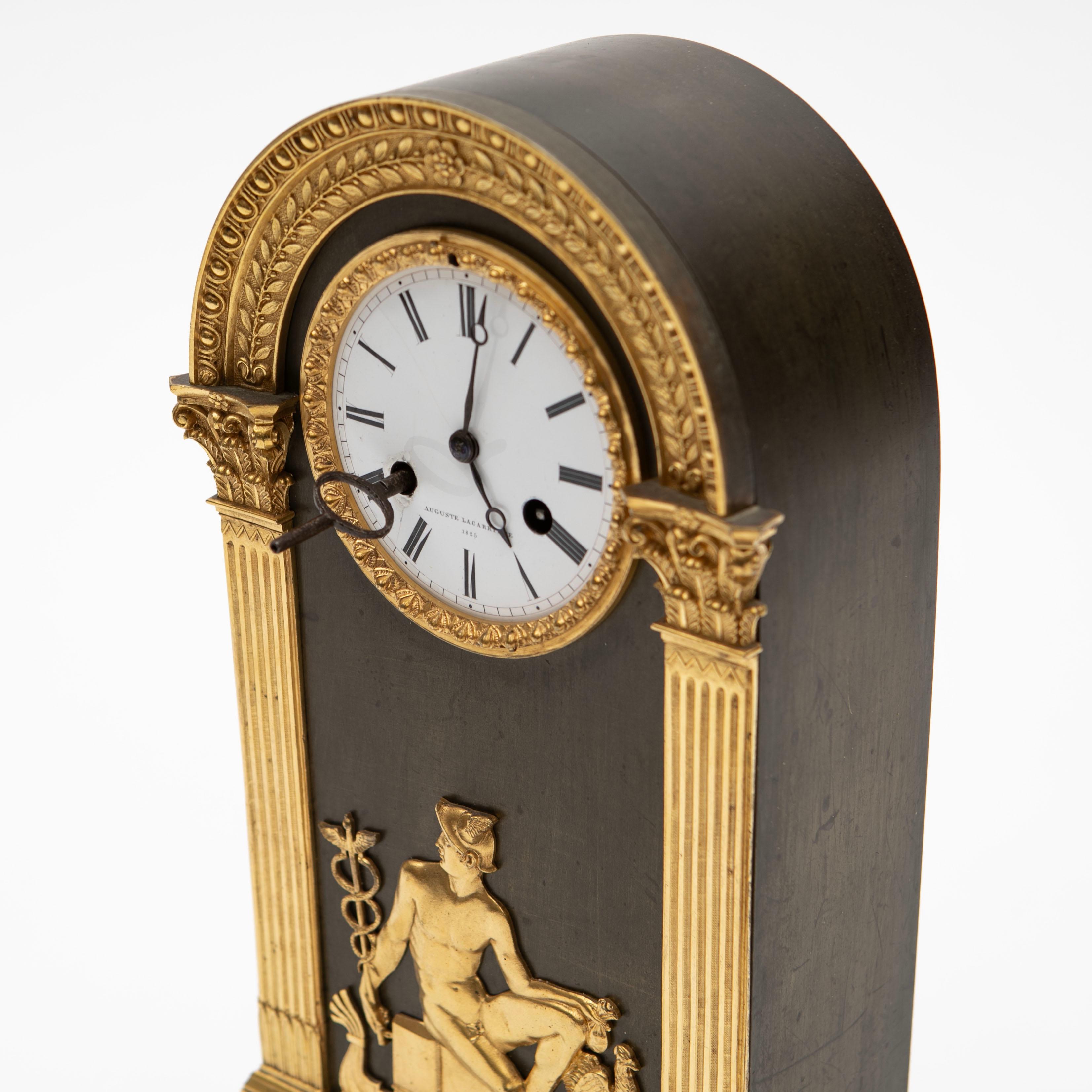 Ancienne horloge française Charles X en bronze patiné et bronze doré 1