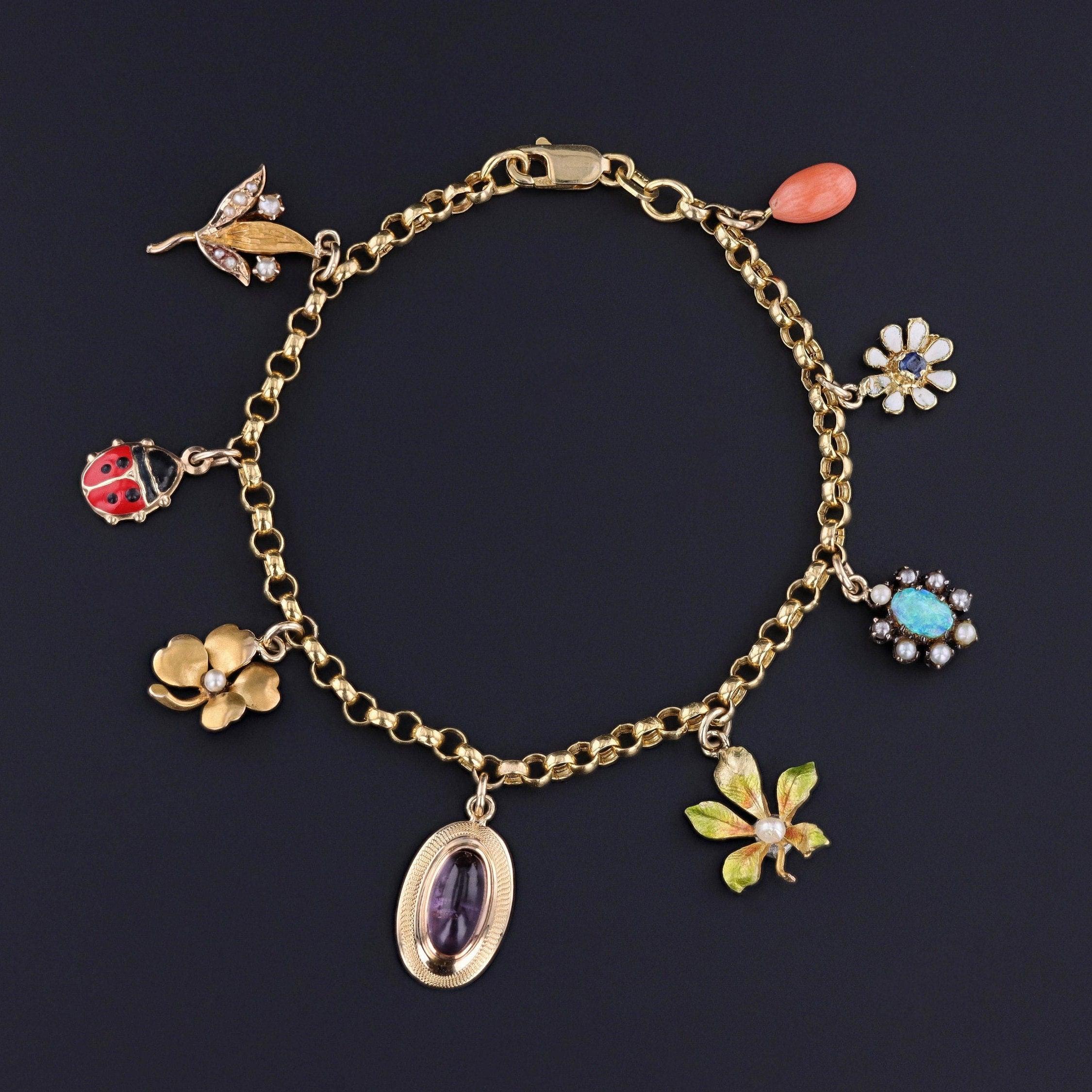 Antique Charm Bracelet of 14k Gold (Rundschliff) im Angebot