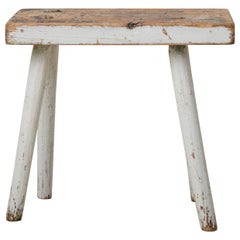 Charmant tabouret suédois ancien en pin massif avec peinture d'origine