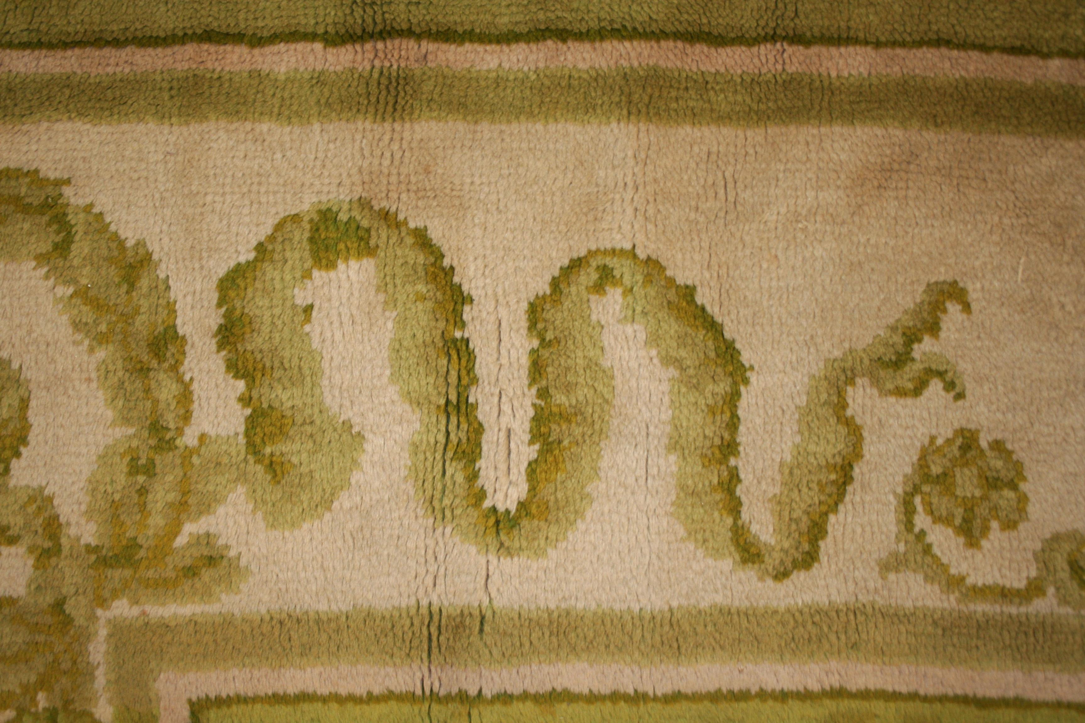 Tapis ancien Wiener Werkstätte vert chartreuse de Philipp Haas & Greene, années 1890 État moyen - En vente à Milan, IT