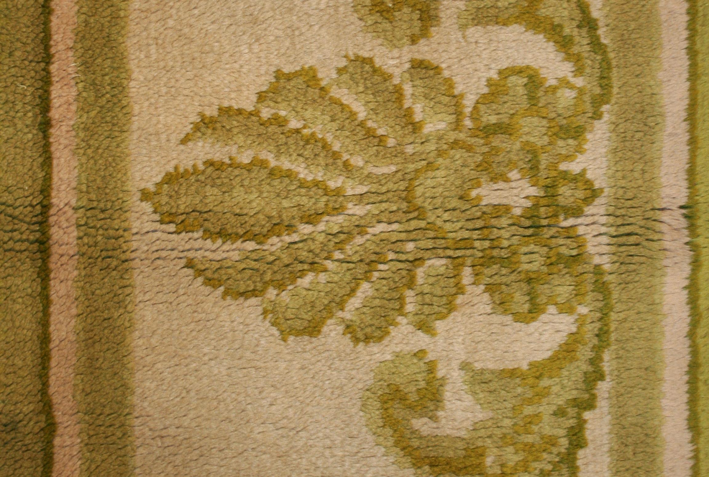 XIXe siècle Tapis ancien Wiener Werkstätte vert chartreuse de Philipp Haas & Greene, années 1890 en vente
