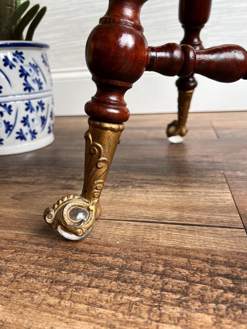 Antique Chas Parker Co. Adjustable Height Piano Stool With Claw Feet In Good Condition In Portsmouth, VA