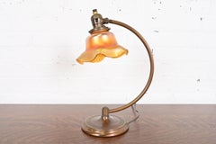 Lampe de bureau Art Déco Chase ancienne avec abat-jour en verre d'art Quezal Favrile
