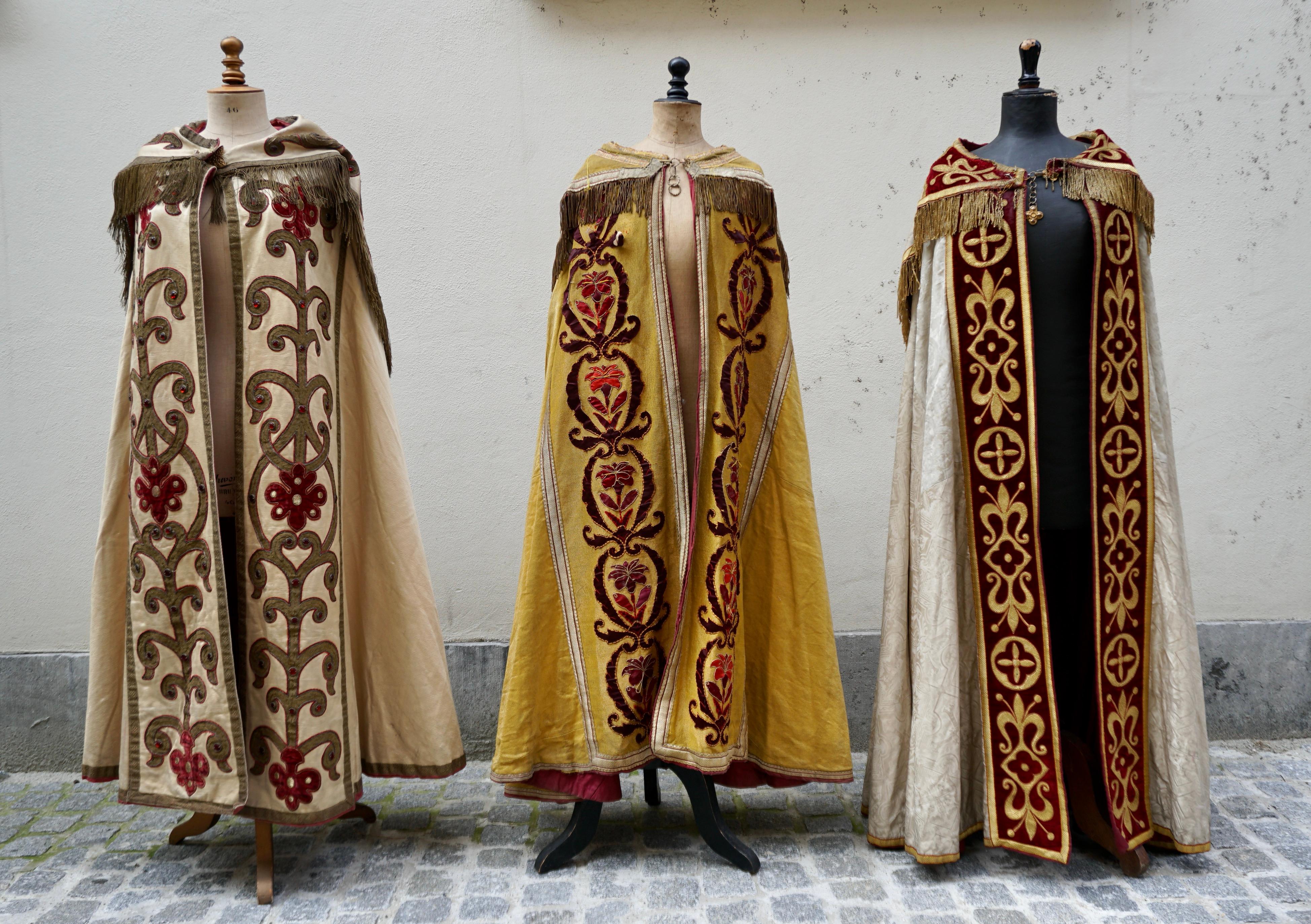 Antique Chasuble Religious Vestment Embroidered Textile, 3 Pieces In Good Condition For Sale In Antwerp, BE