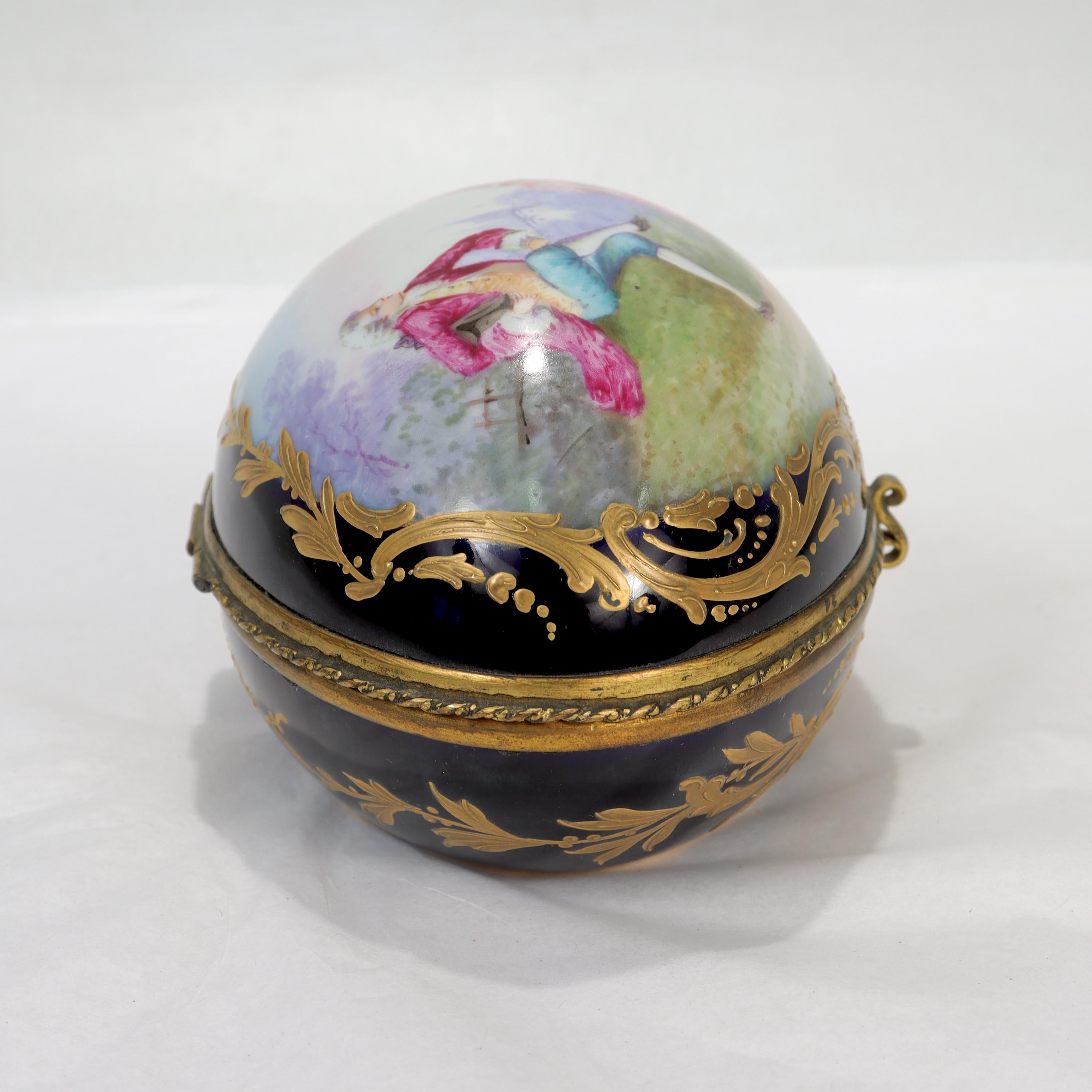 Antique Chateau Des Tuileries Sevres Type Porcelain Hand Painted Dresser Box In Good Condition For Sale In Philadelphia, PA