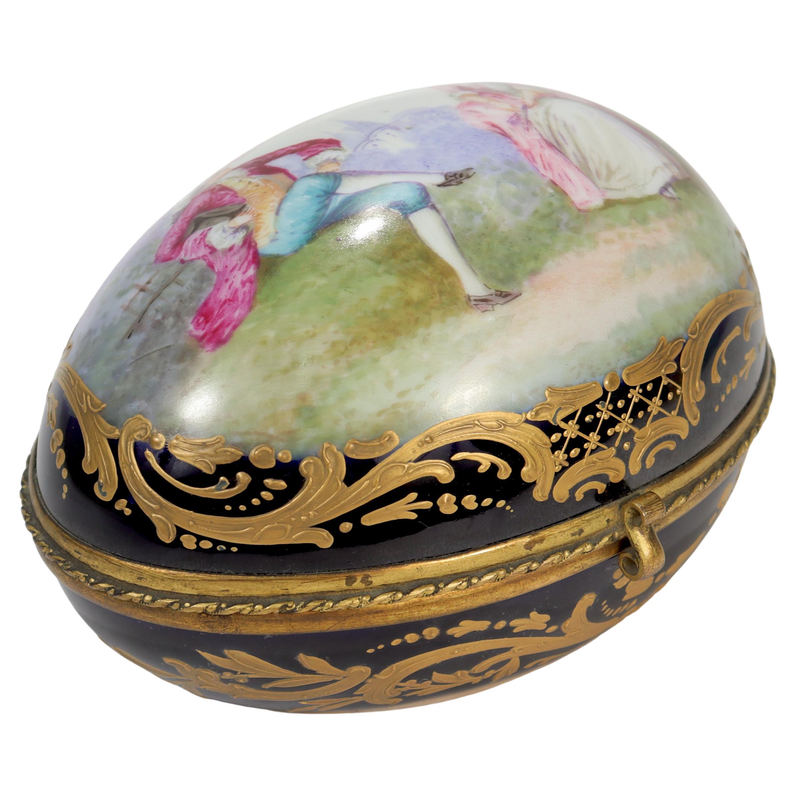 Boîte de commode ancienne en porcelaine de style château des Tuileries de Sèvres peinte à la main