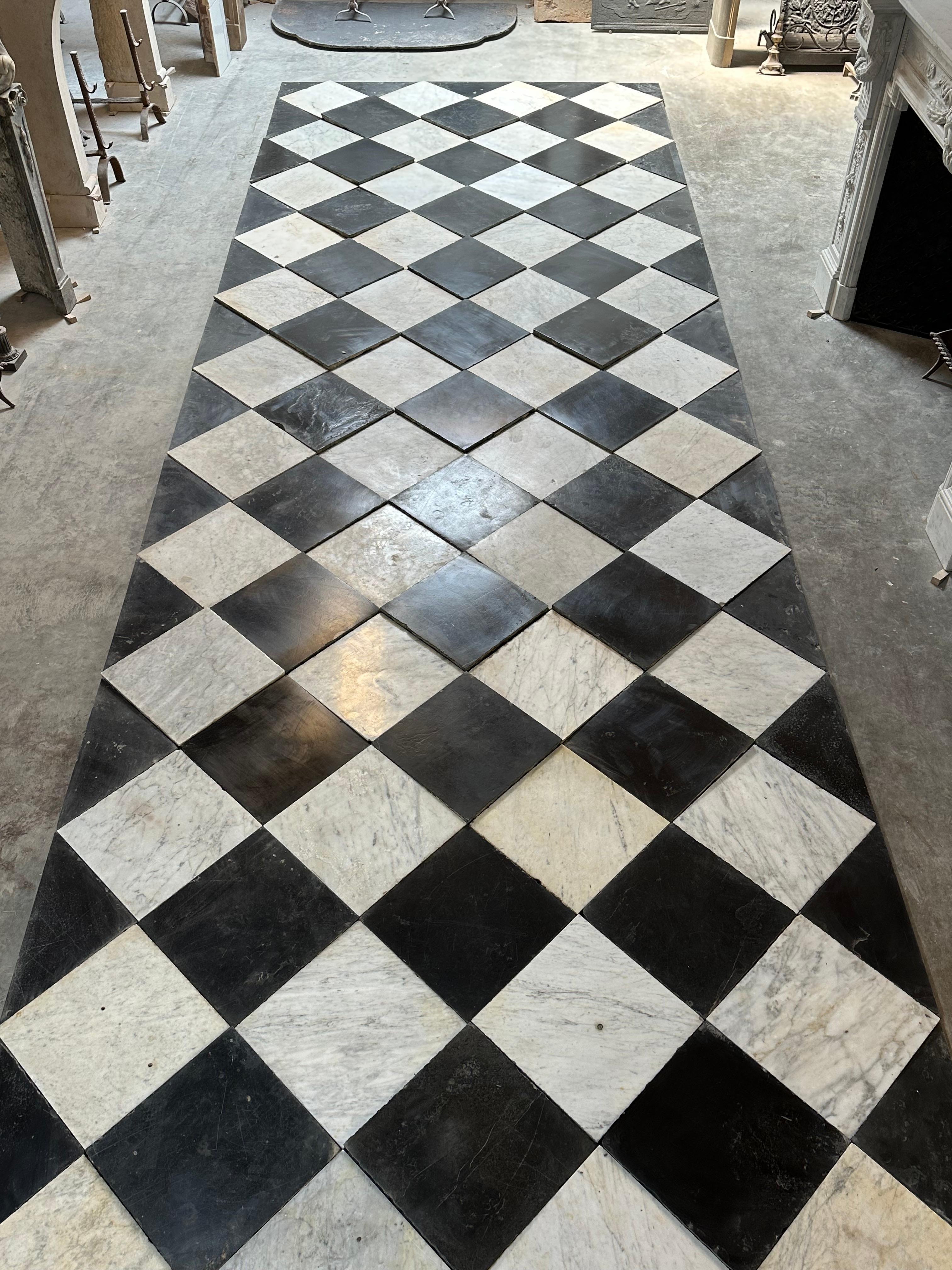 Antique Checkered Black an White Marble Tiles In Fair Condition In Haarlem, Noord-Holland