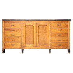 Gabinete de química antiguo