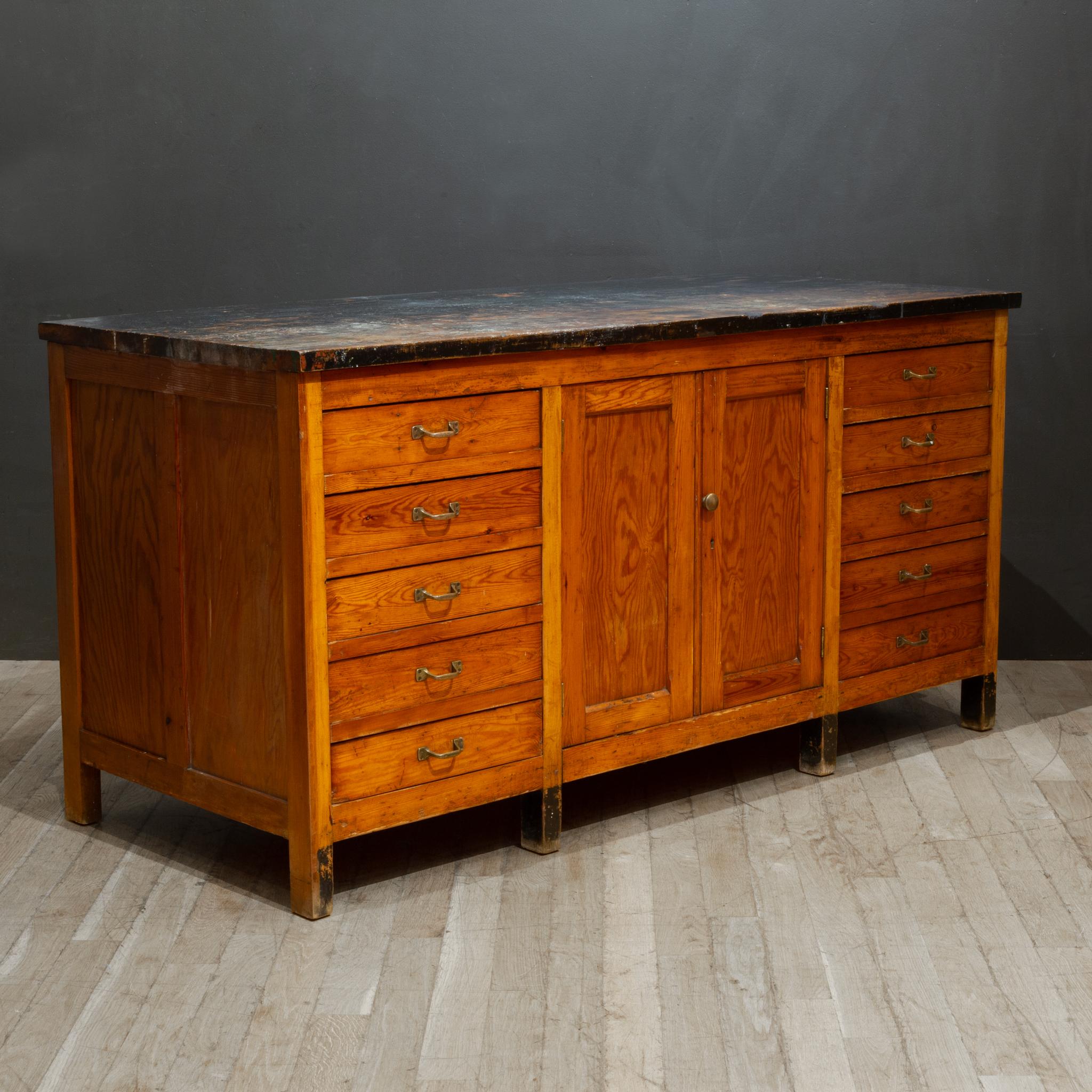 Antique Chemistry Class Industrial Cabinet c.1920-1940 In Good Condition For Sale In San Francisco, CA