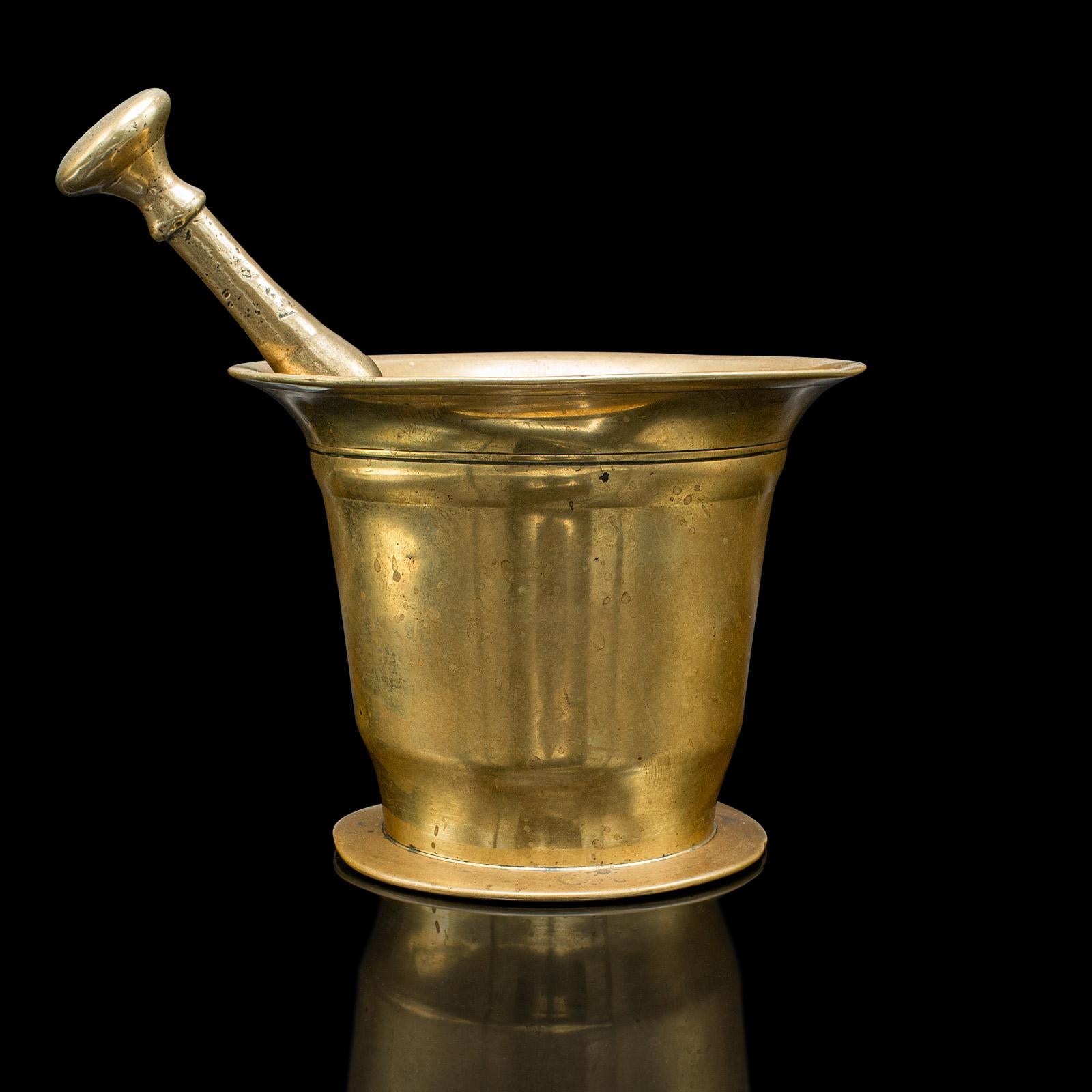 Antique Chemist's Mortar & Pestle, English Brass Apothecary Aid, Victorian, 1850 In Good Condition For Sale In Hele, Devon, GB