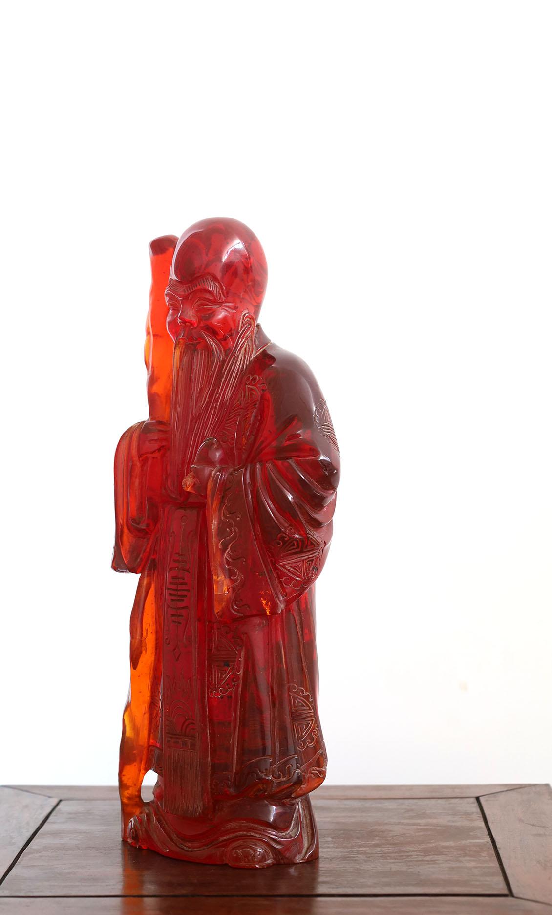 Escultura antigua de Confucio en resina de ámbar y cerezo Resina en venta