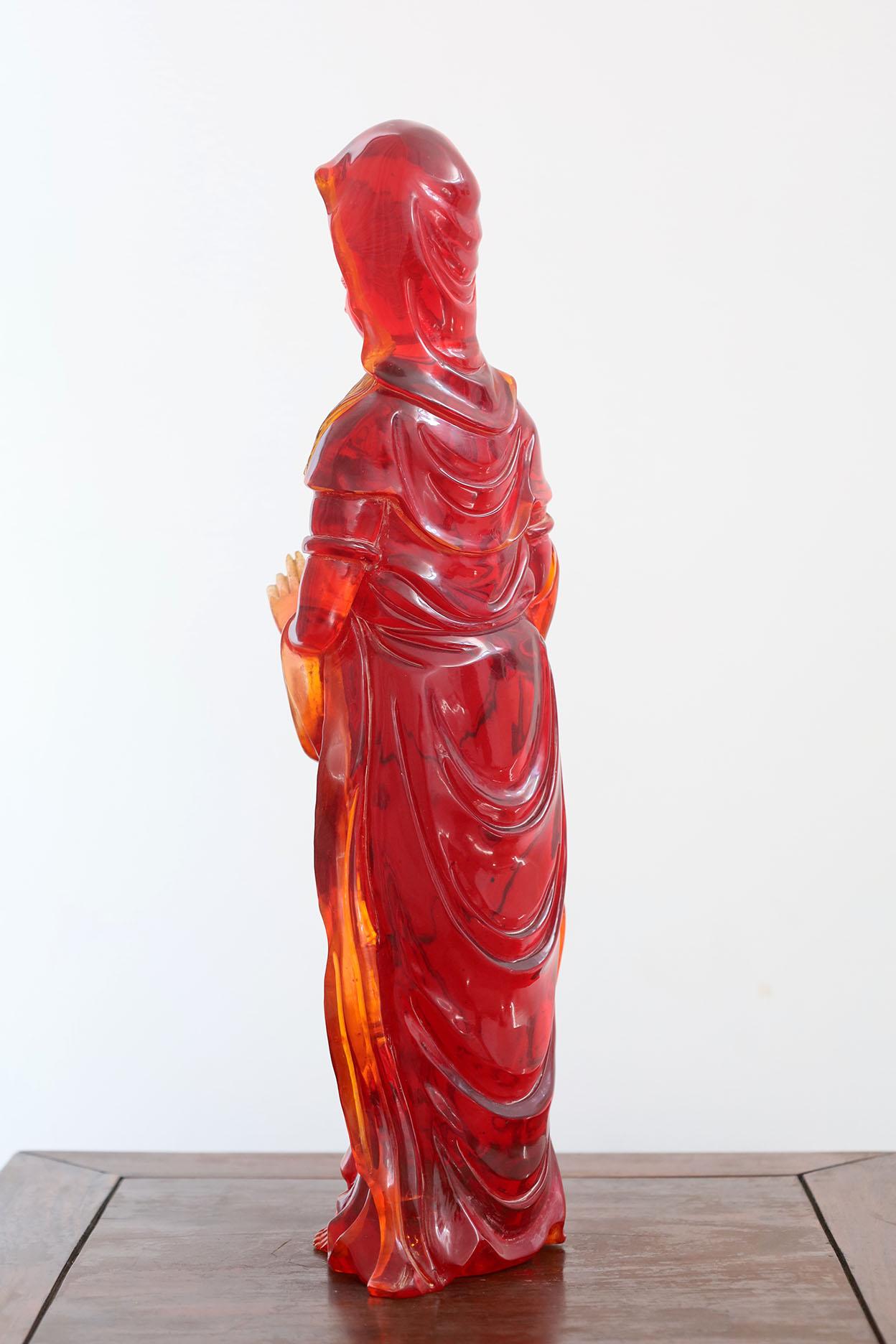 Antique Cherry Amber Resin Guanyin Sculpture In Good Condition For Sale In Mérida, YU