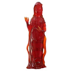 Sculpture Guanyin ancienne en résine ambrée cerisier