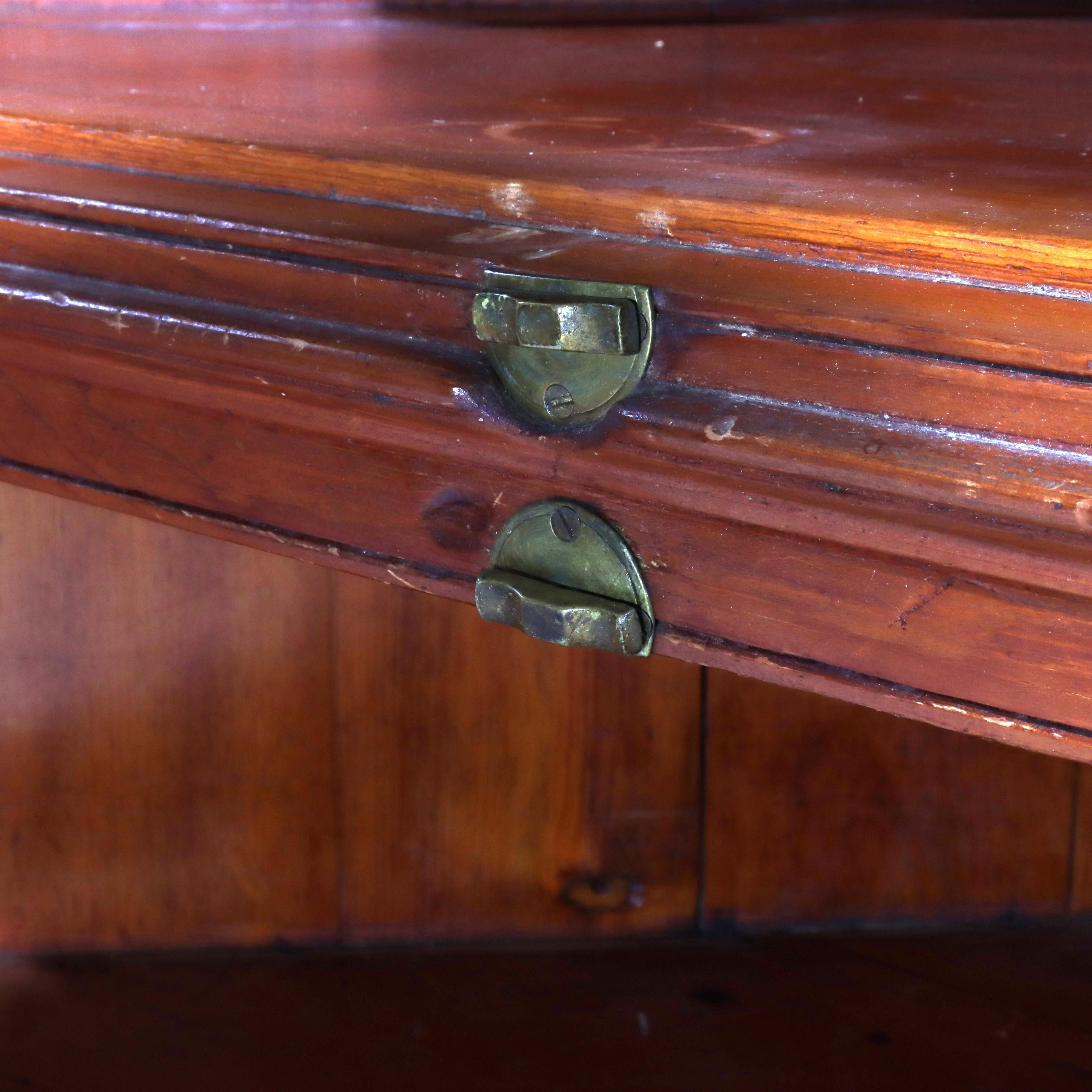 Ancienne armoire d'angle en cerisier à deux portes C1840 en vente 6