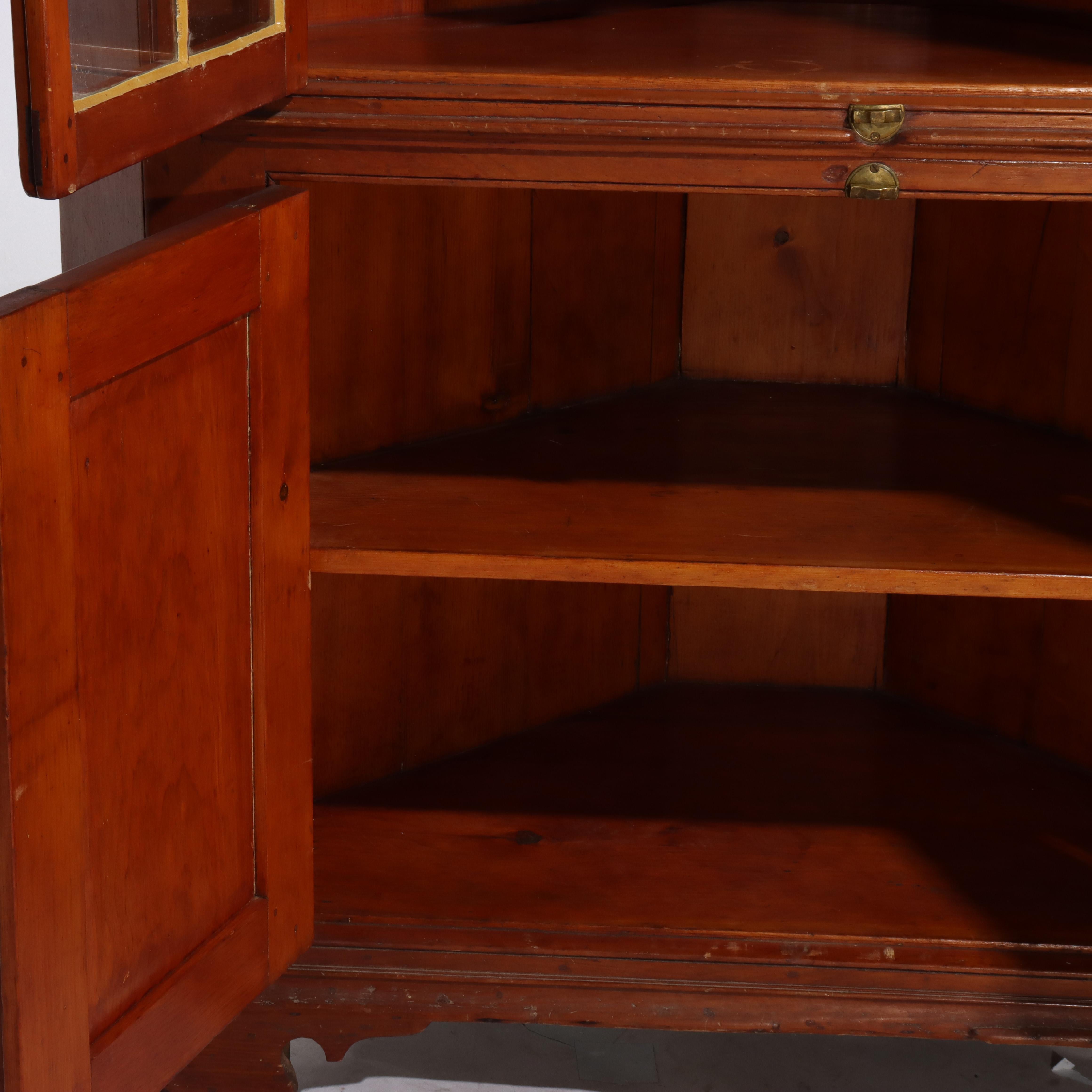 Cerise Ancienne armoire d'angle en cerisier à deux portes C1840 en vente