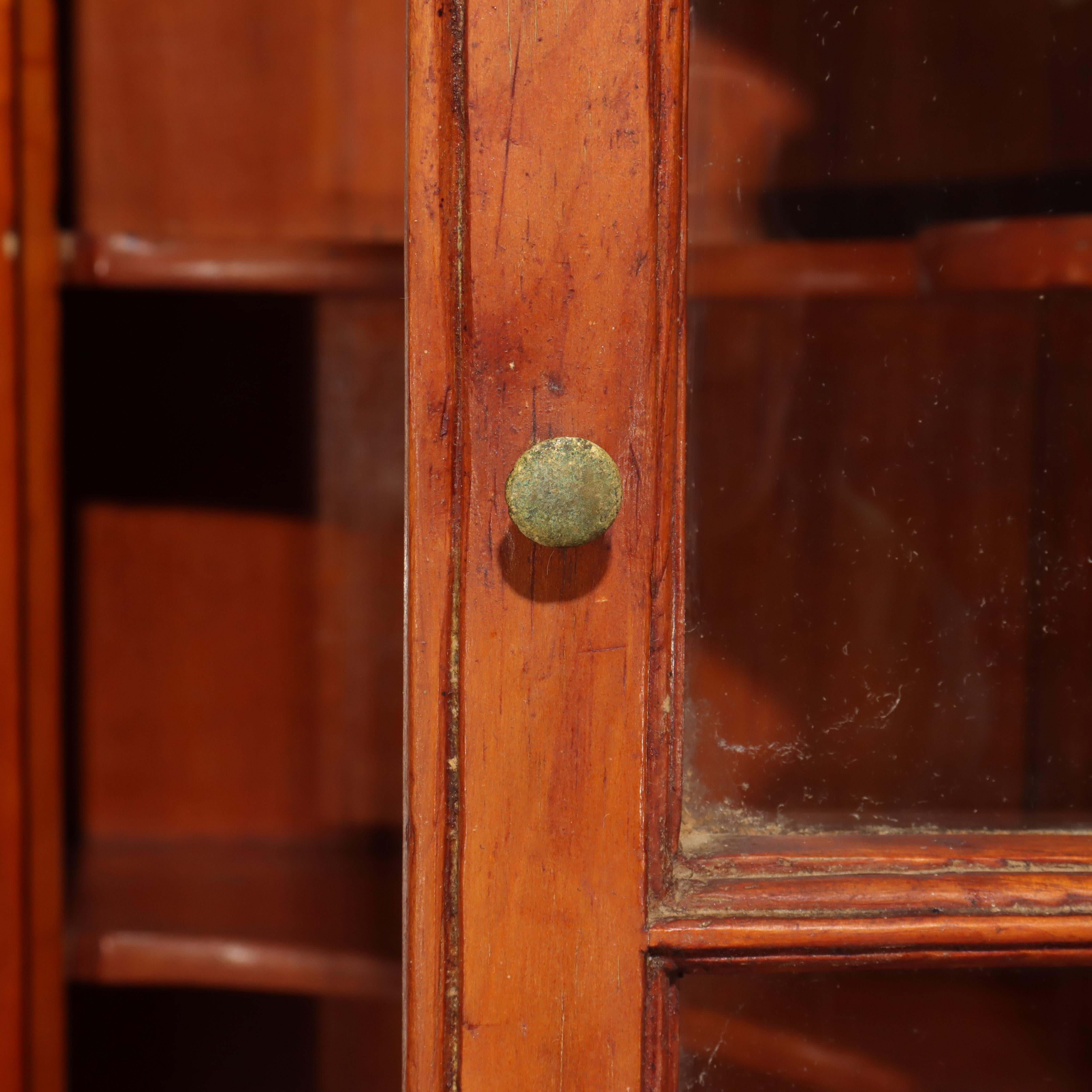 Ancienne armoire d'angle en cerisier à deux portes C1840 en vente 4