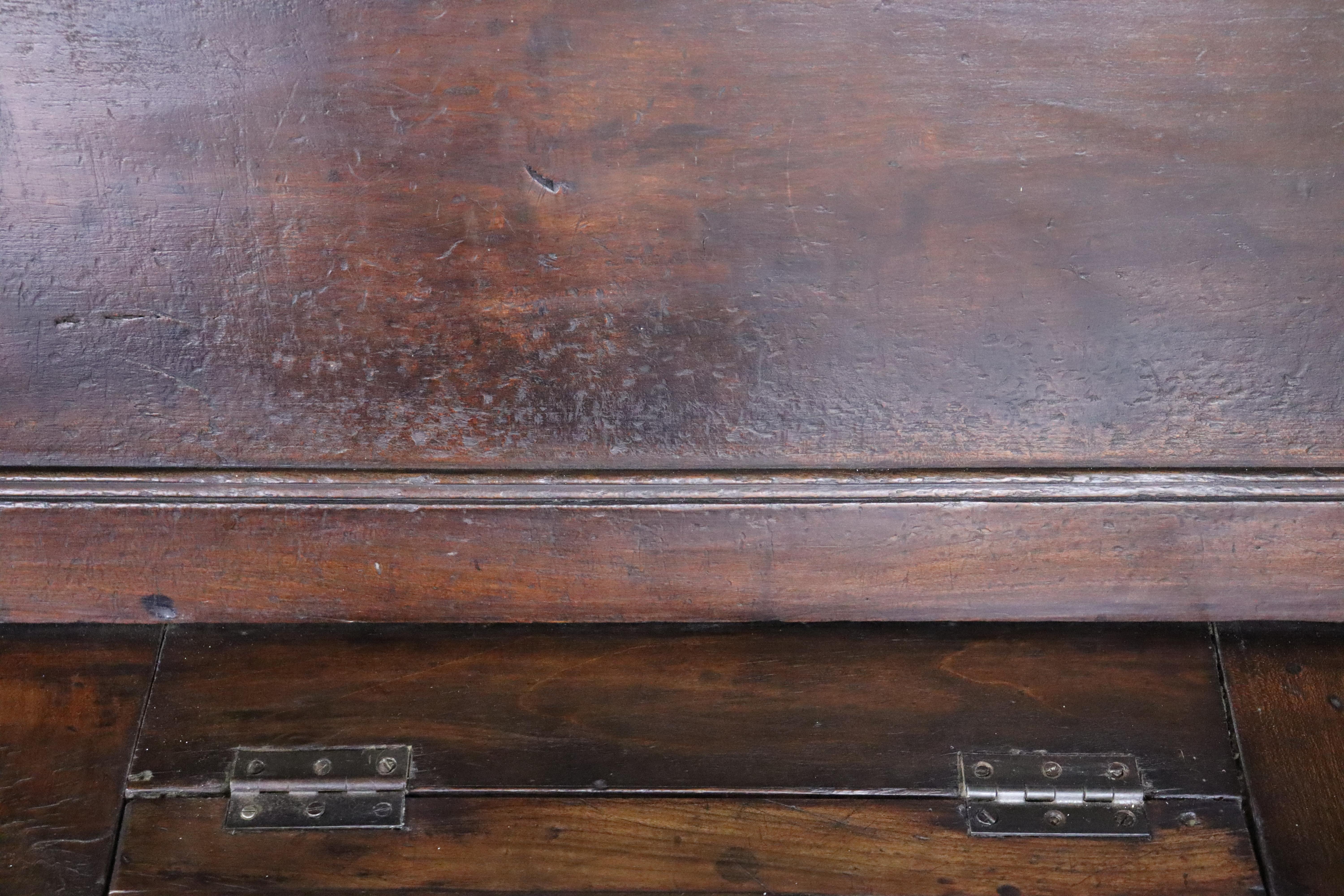 Antique Cherry Country Fireside Seat For Sale 2