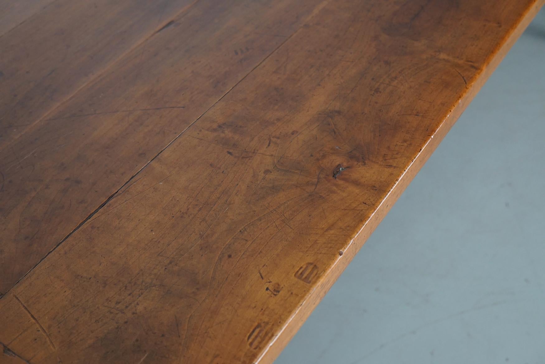 Table de salle à manger rustique française en cerisier ancien du début du 20e siècle en vente 7