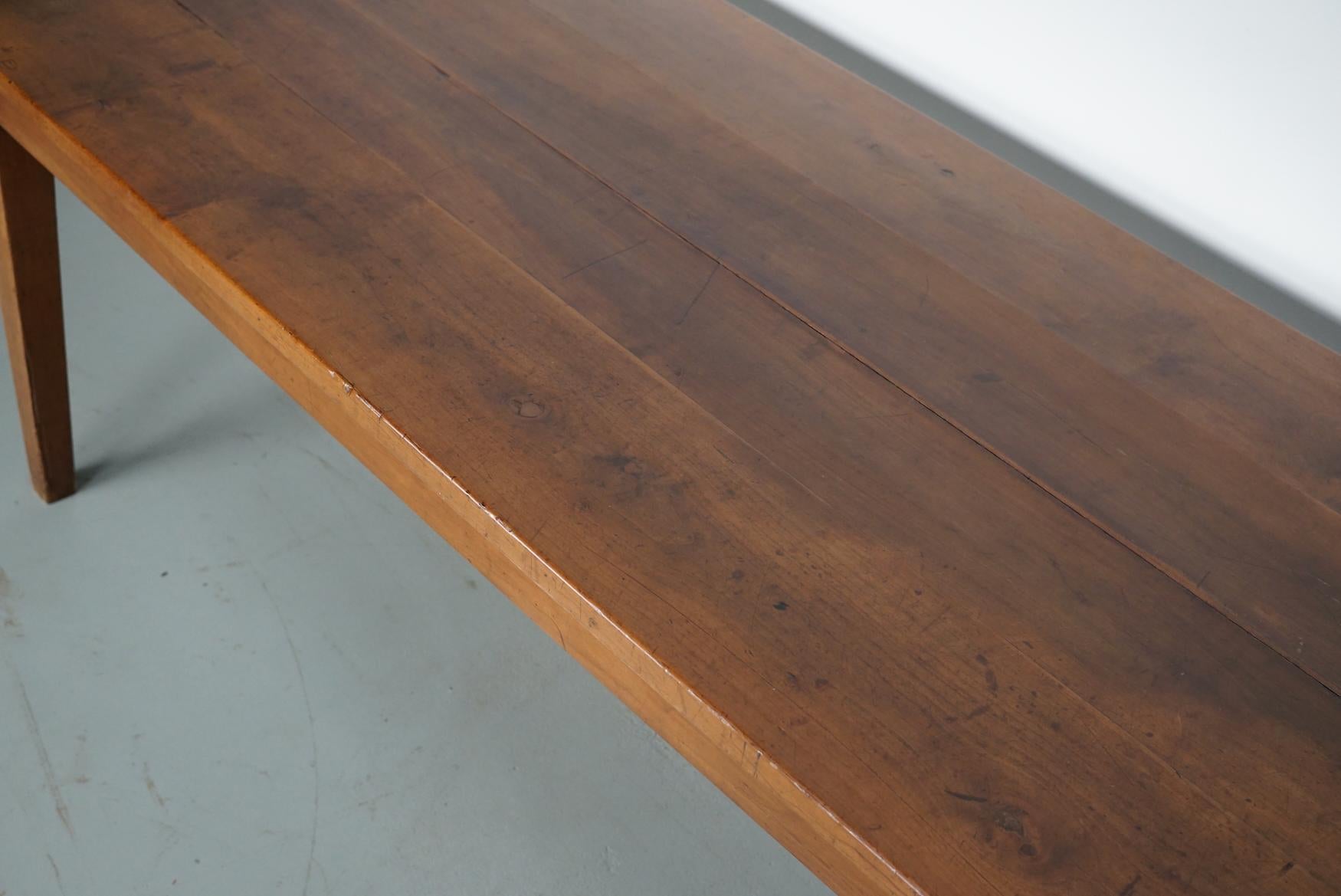 Table de salle à manger rustique française en cerisier ancien du début du 20e siècle en vente 1